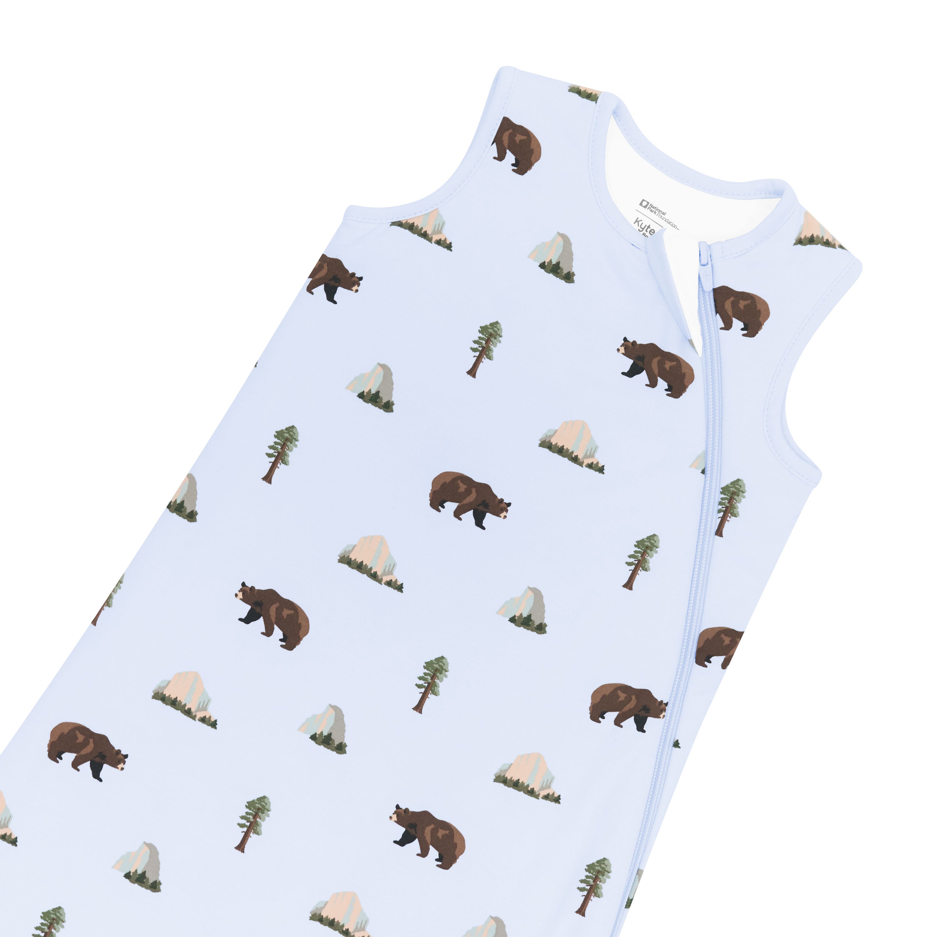 Sleep Bag in Yosemite 1.0 close up on zipper garage