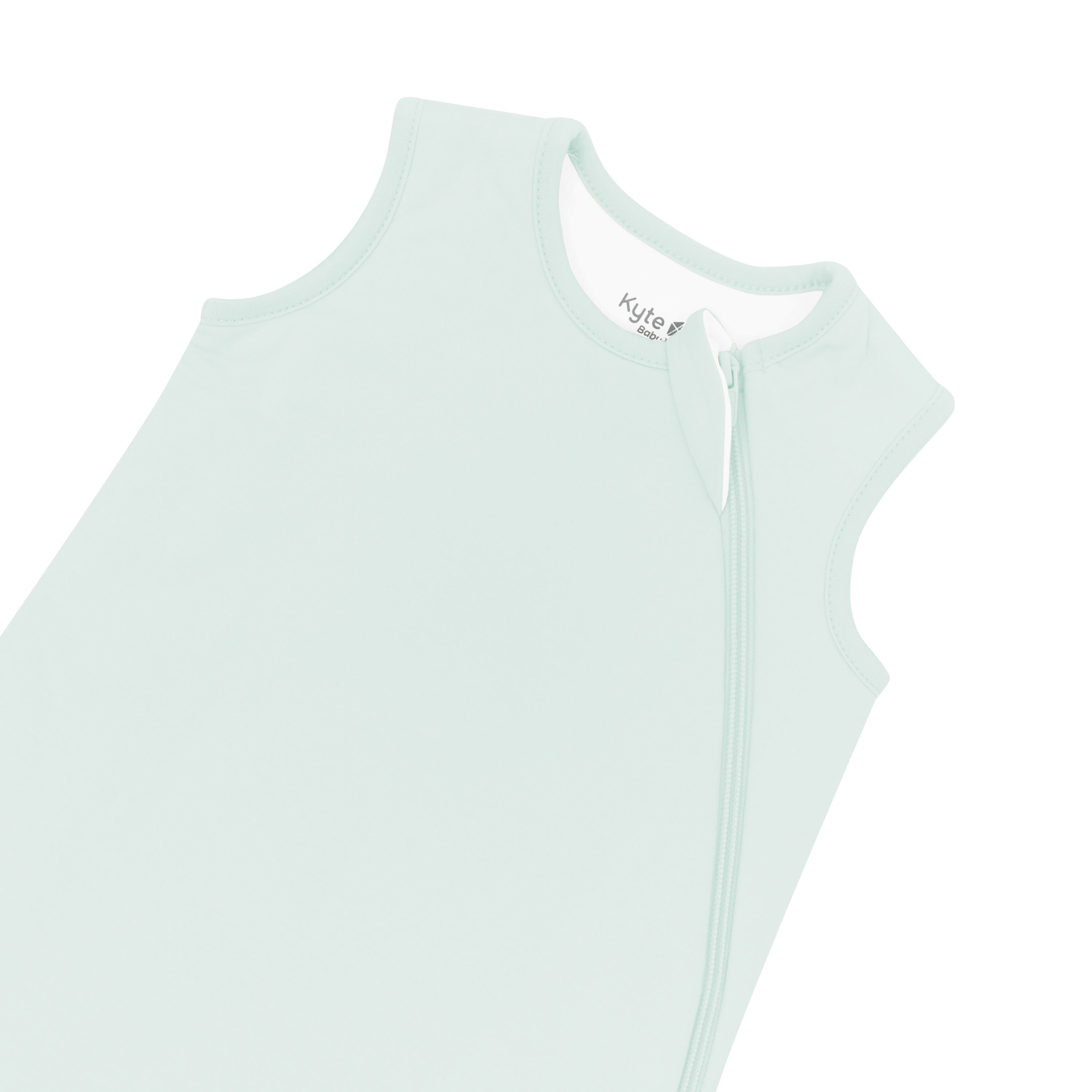 Close up of zipper garage and top zipper on the Sleep Bag in Dew 1.0