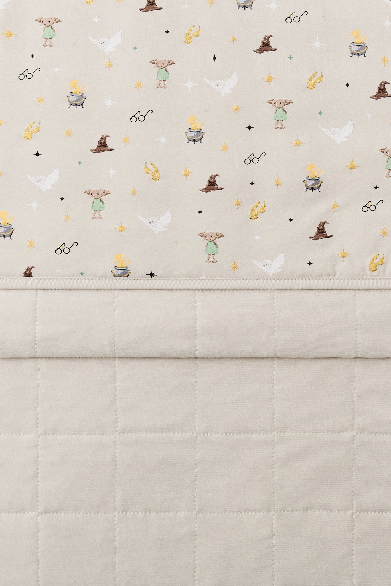 Beige Toddler blanket with Harry Potter print and plain beige fabric at the back