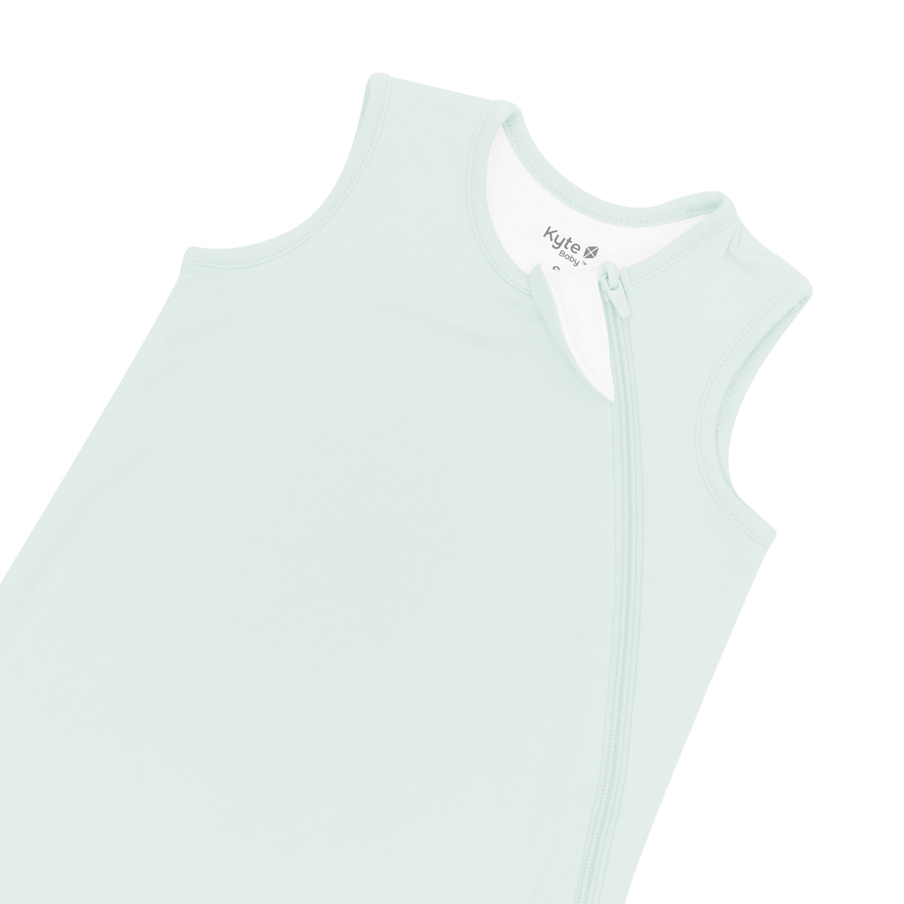 Close up of zipper garage and top zipper on the Sleep Bag in Dew 0.5