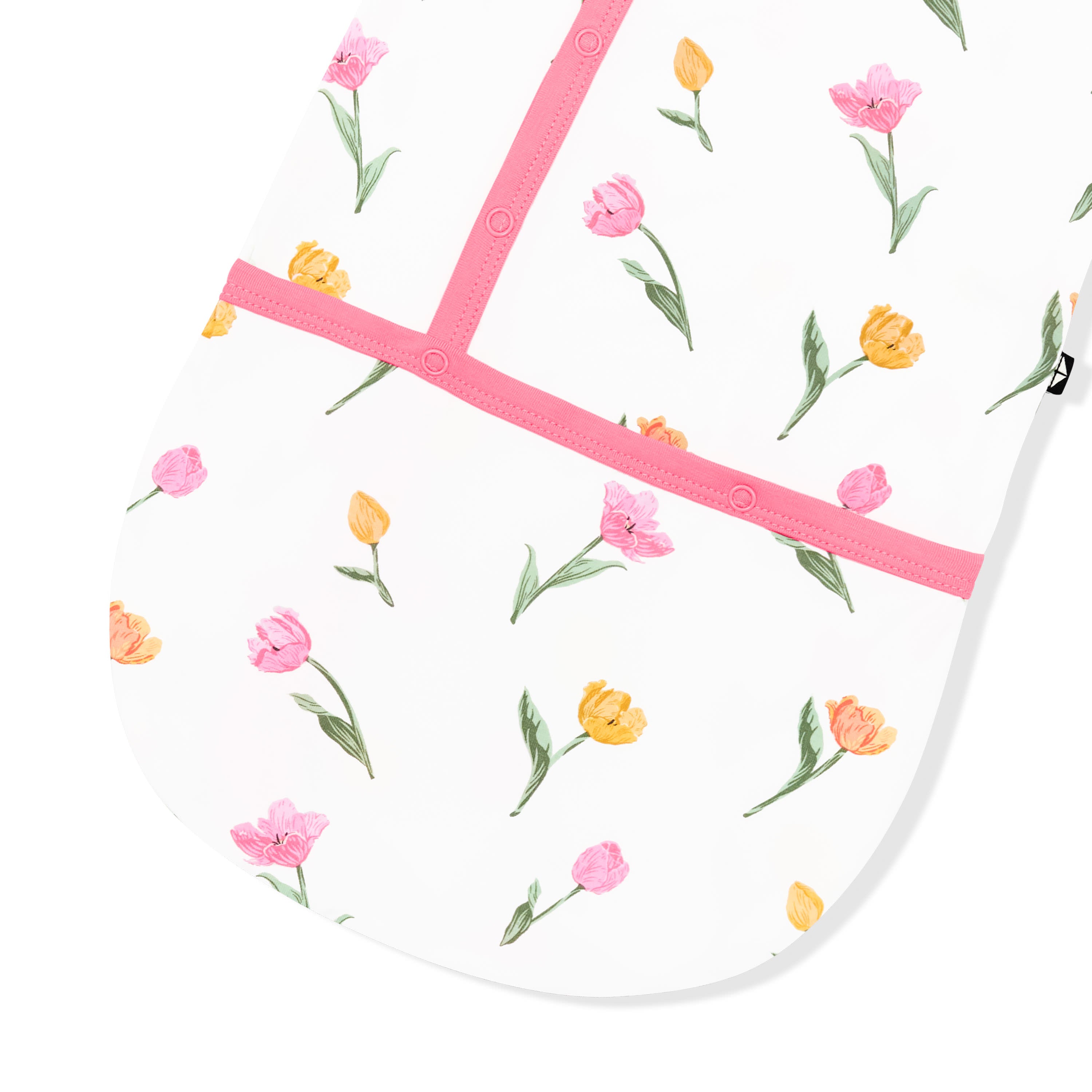 Snap closures on the flipback shown on the Bundler in Tulip