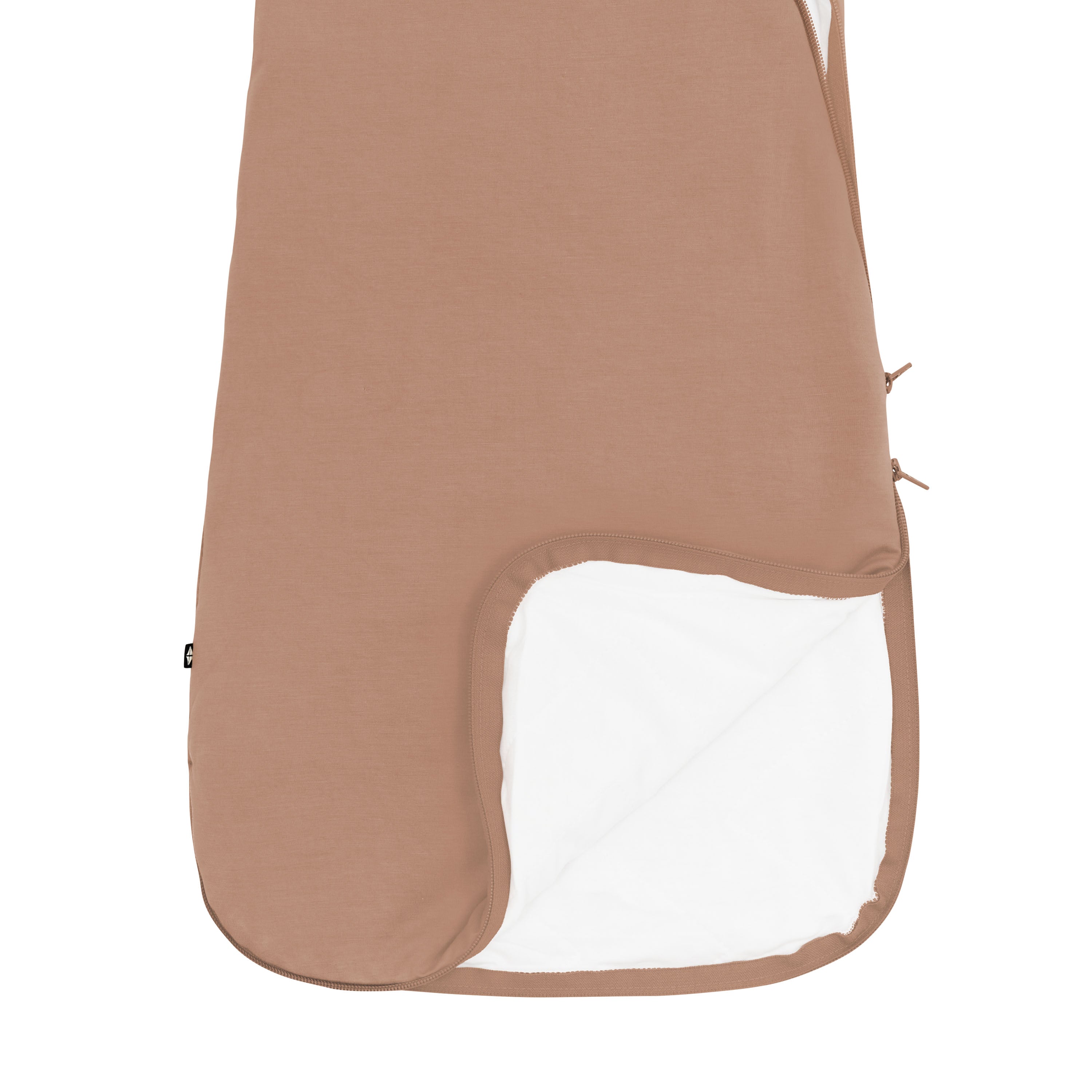 Double zipper shown on the Slumber Bag in Latte