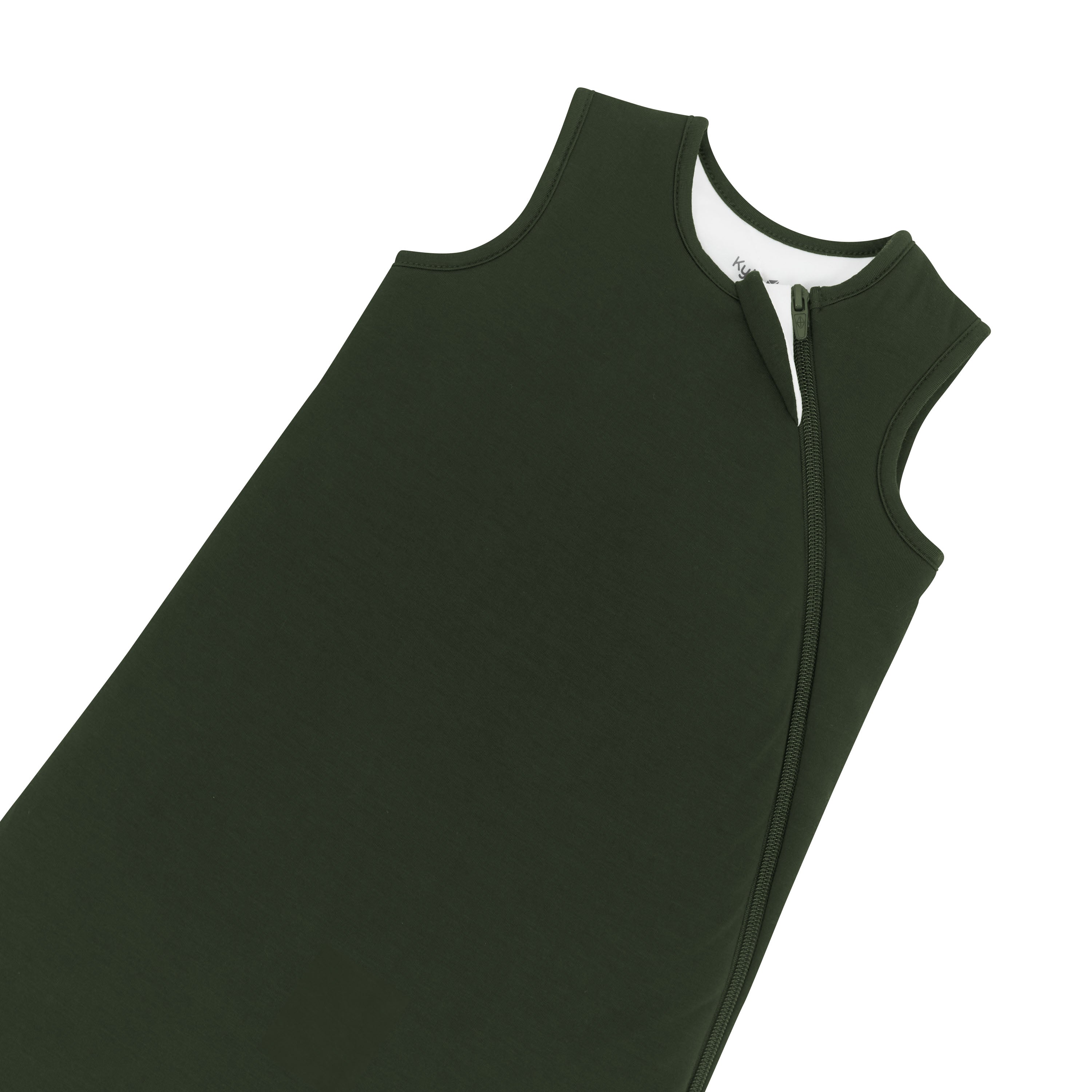 Close up of the zipper garage and top zipper on the Sleep Bag in Fir 2.5