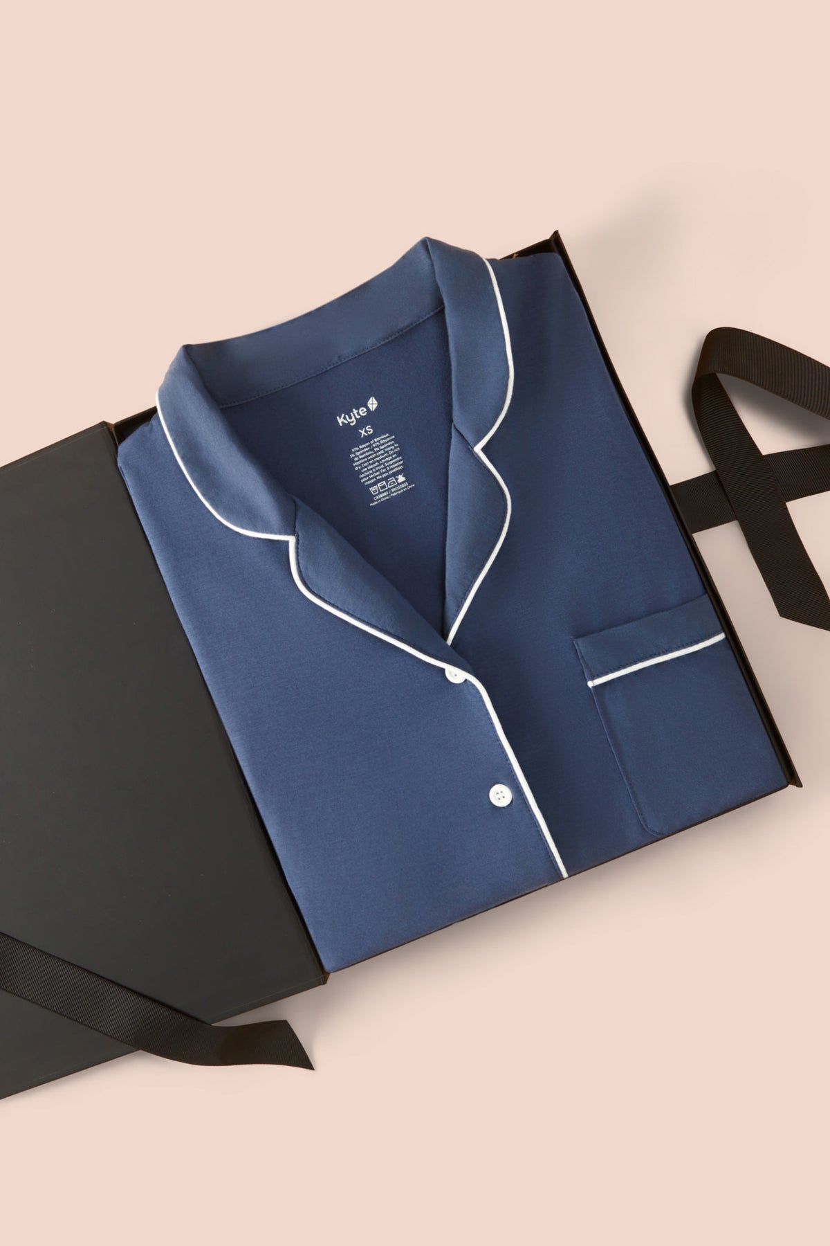 Long-Sleeved Women's Pajama Set in Oxford packed on a beige background