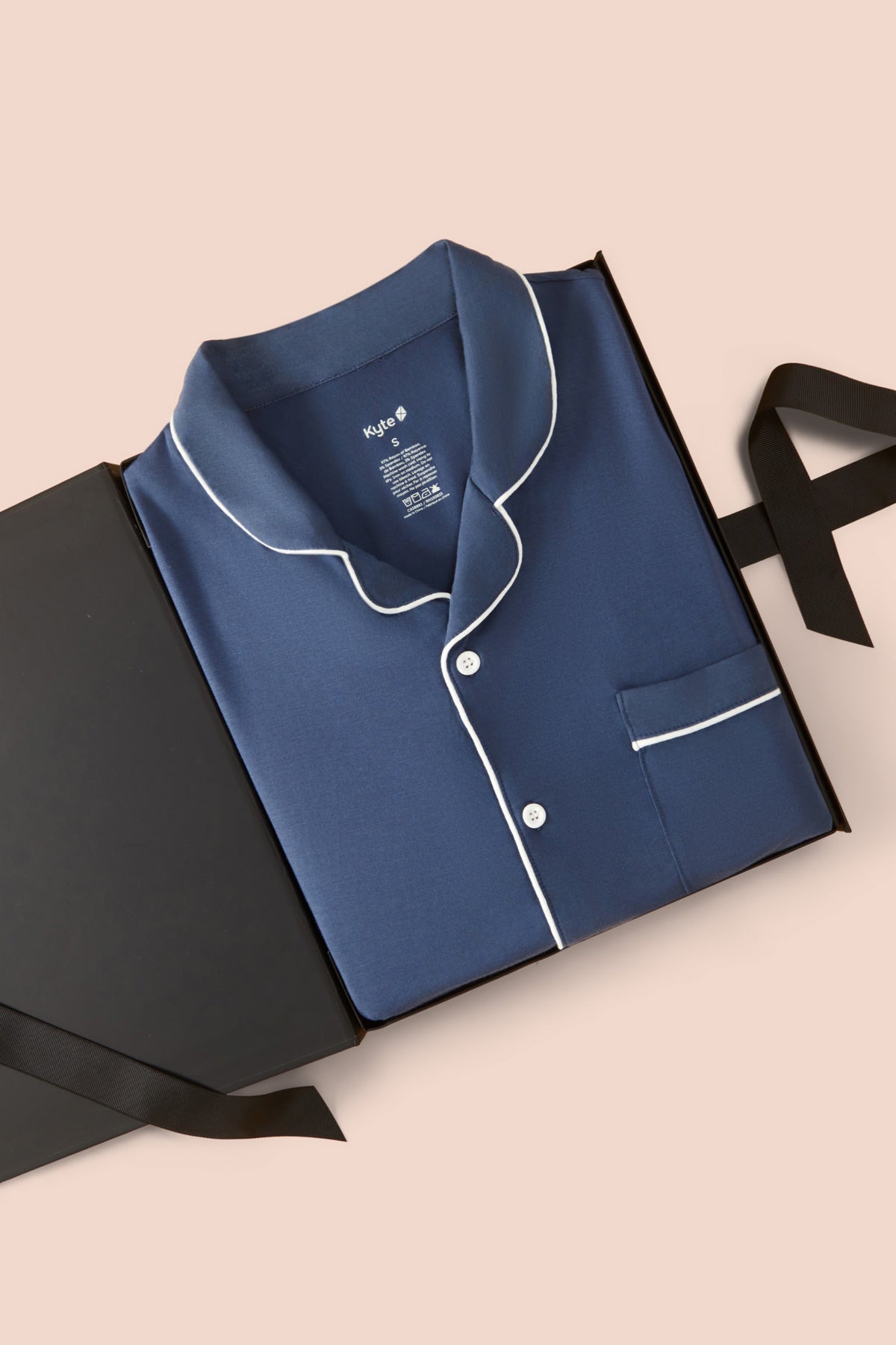 Men's Long Sleeve Pajama Set in Oxford packed on a beige background