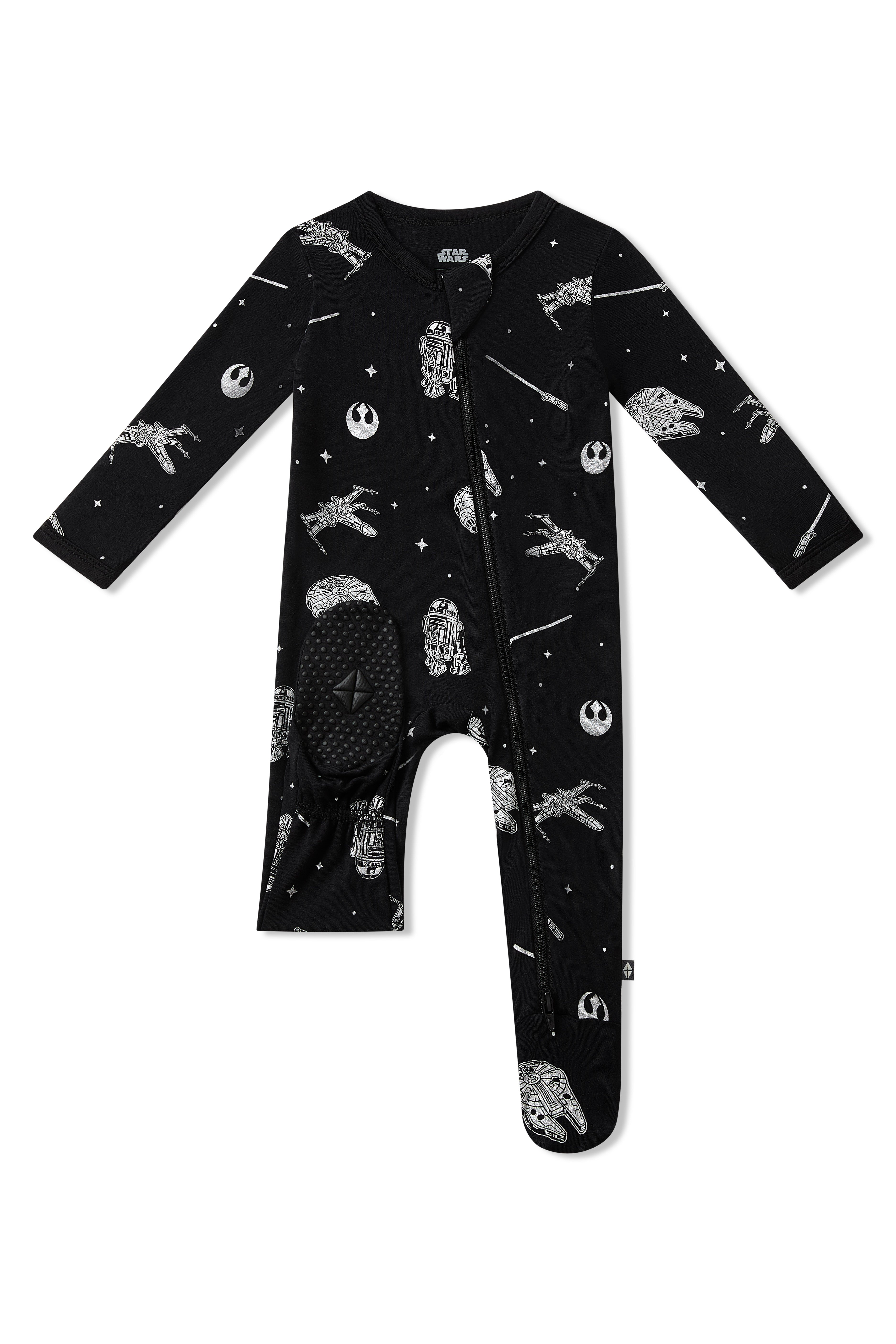 The bottom of the foot pad showing the kyte baby logo on the Zippered Footie in STAR WARS™