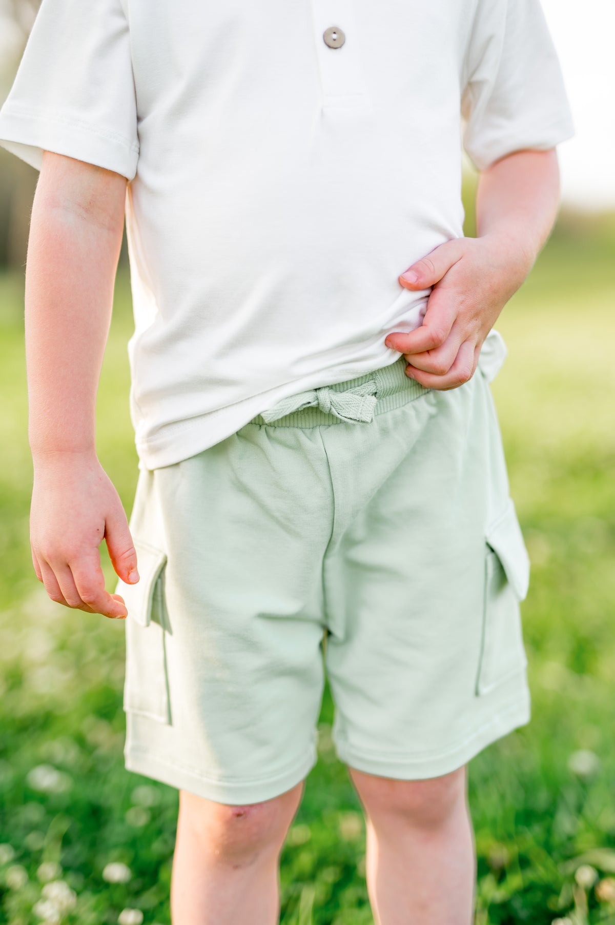 Close up of the Cargo Short in Basil shown on a young model