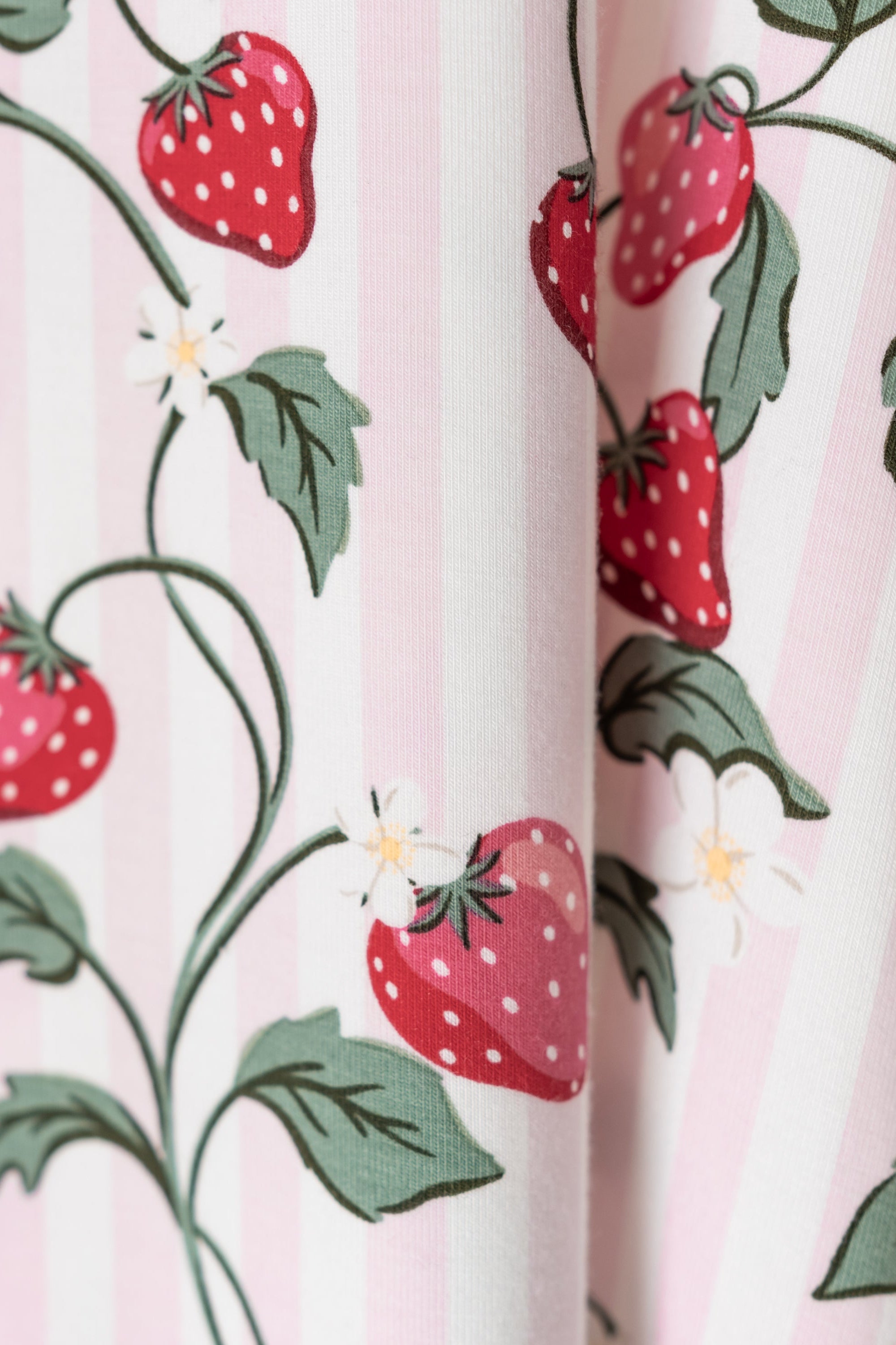 close up on kyte baby strawberry fields