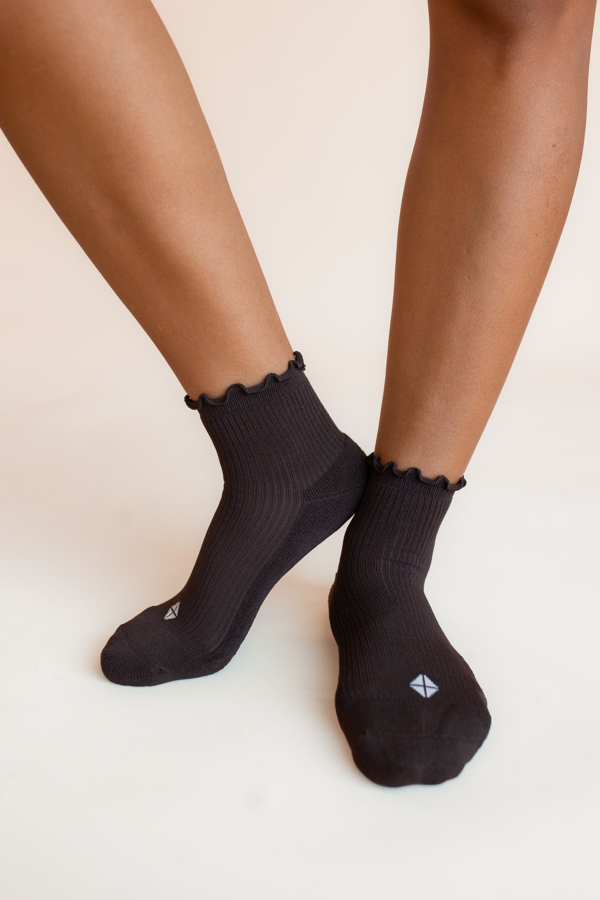Women's Ruffle Socks in Espresso