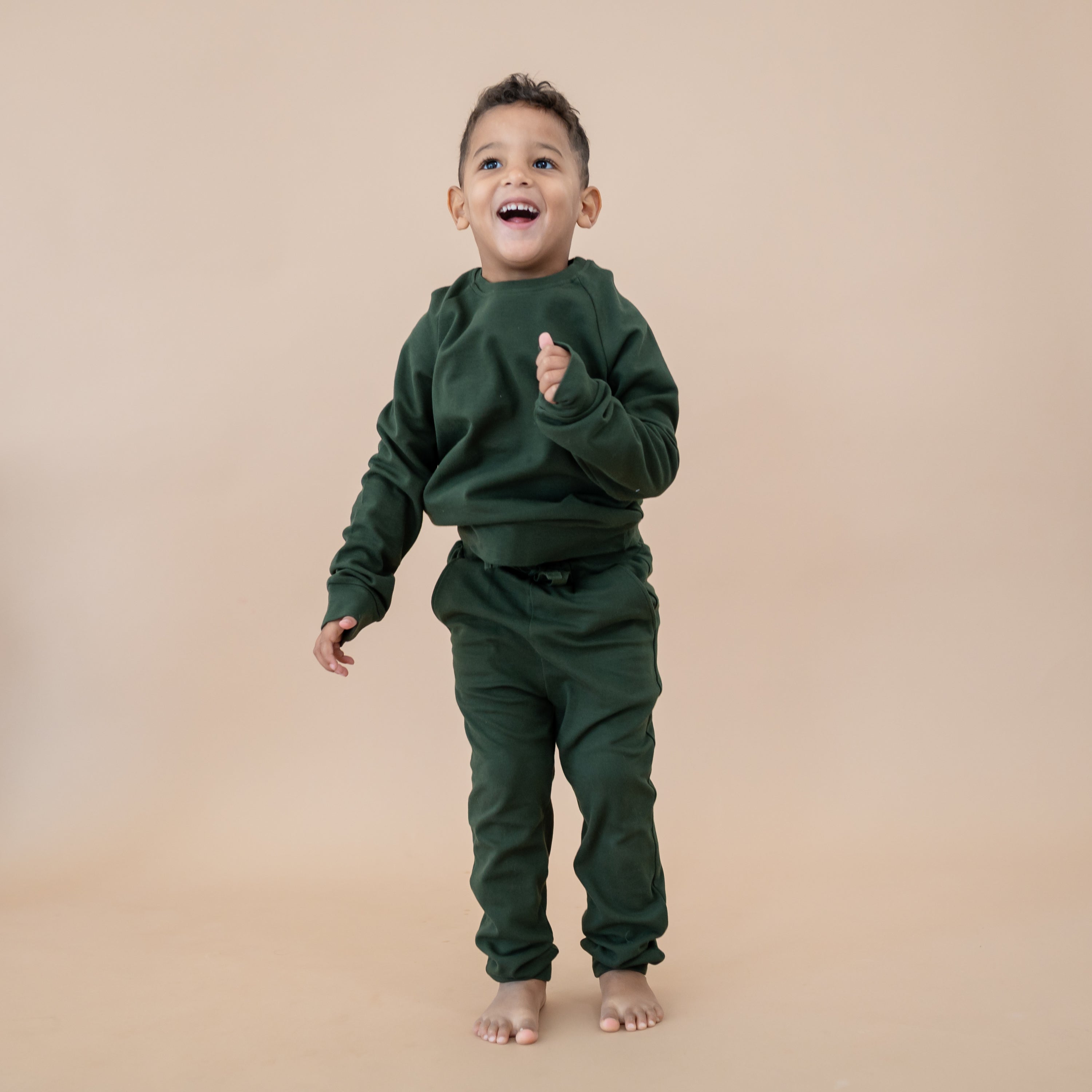 Child wearing the Bamboo Jersey Holiday Jogger Set in Fir