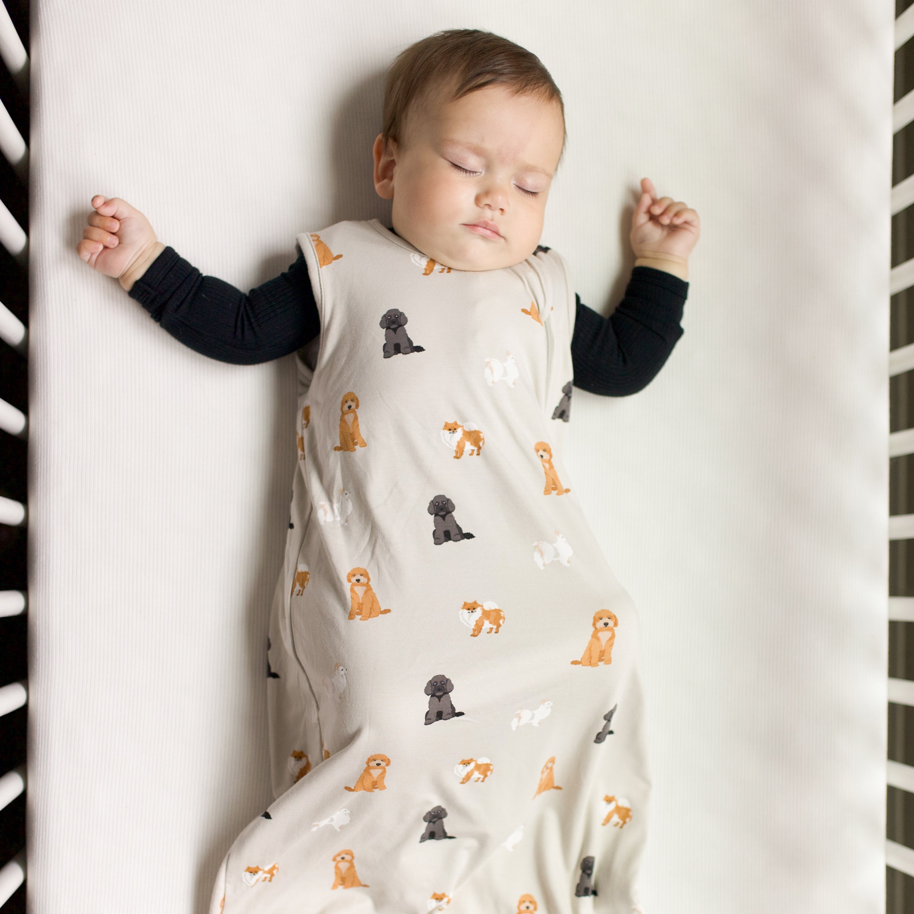Baby in crib wearing Baby sleeping wearing Sleep Bag in Fluffy Dog 0.5