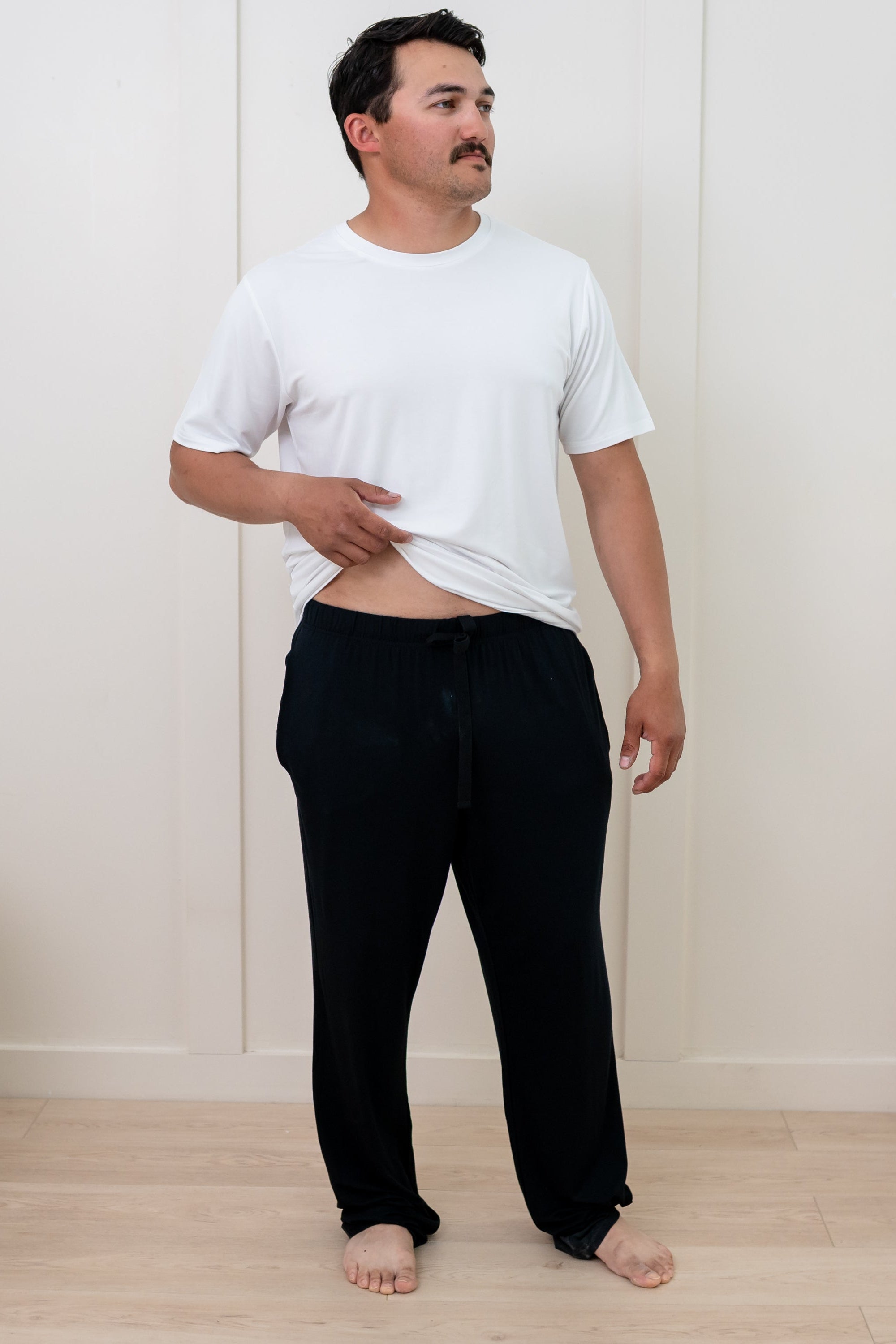 Man wearing Men's Crew Neck Tee in Snow and Midnight Lounge Pant showing waistband of pant