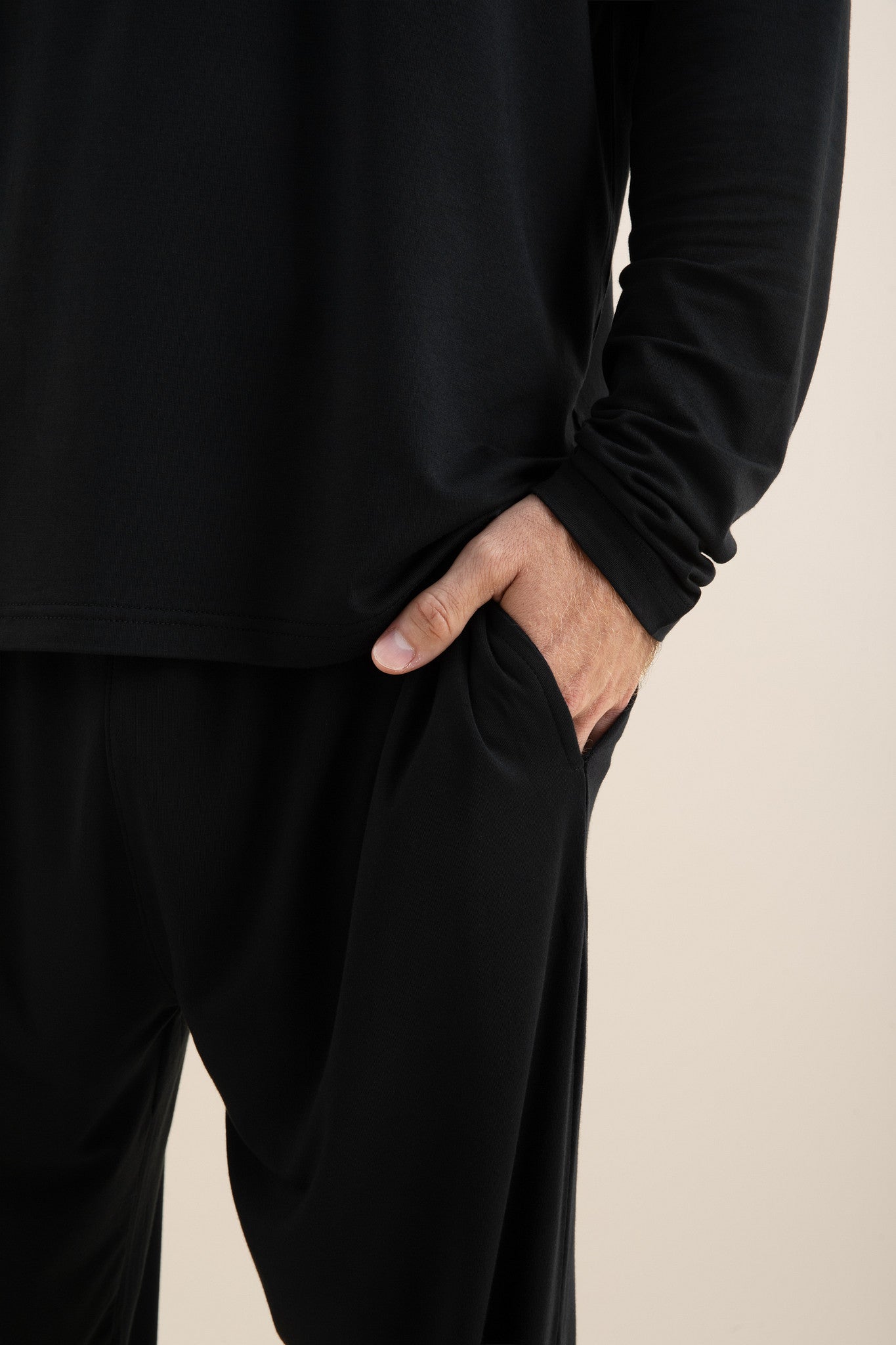 Close up of the pocket on the pants of the Men's Jogger Set in Midnight shown on a male model
