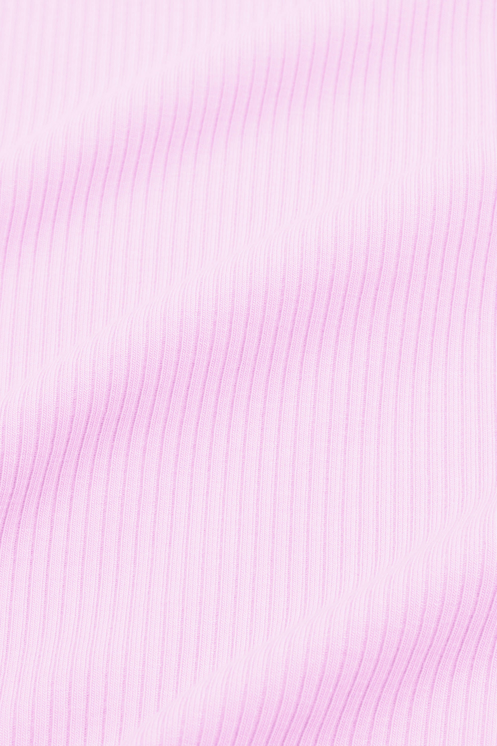Close up of the ribbed fabric: A pinkish lilac