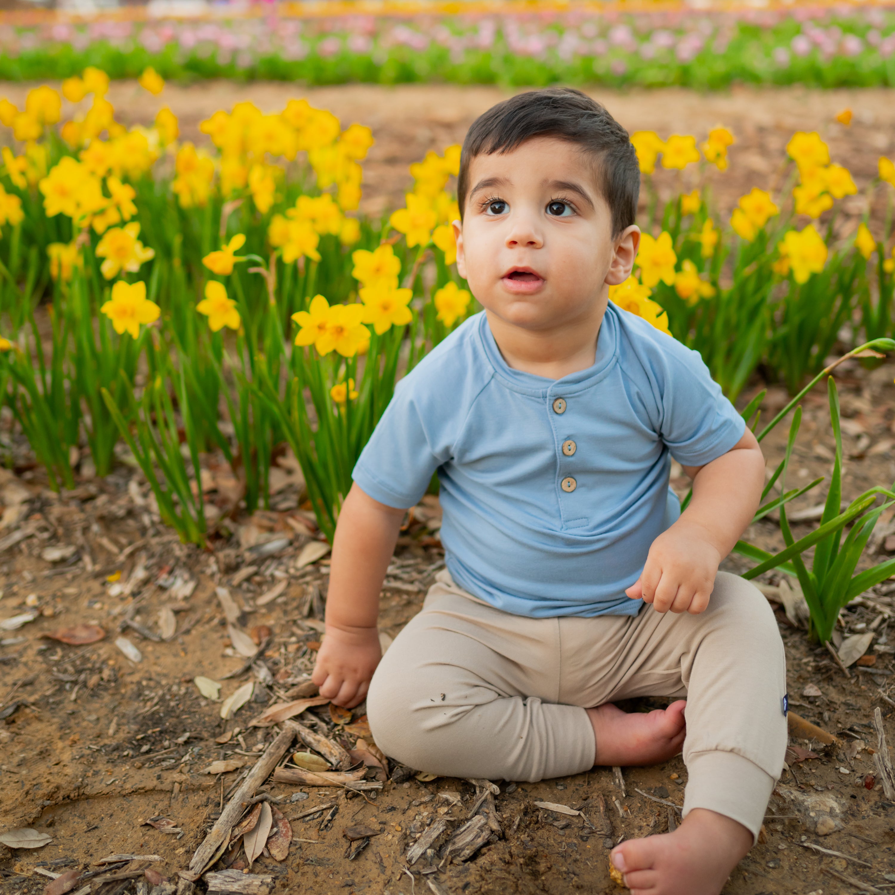Toddler in Short Sleeve Toddler Henley Tee in Slate in tulip field