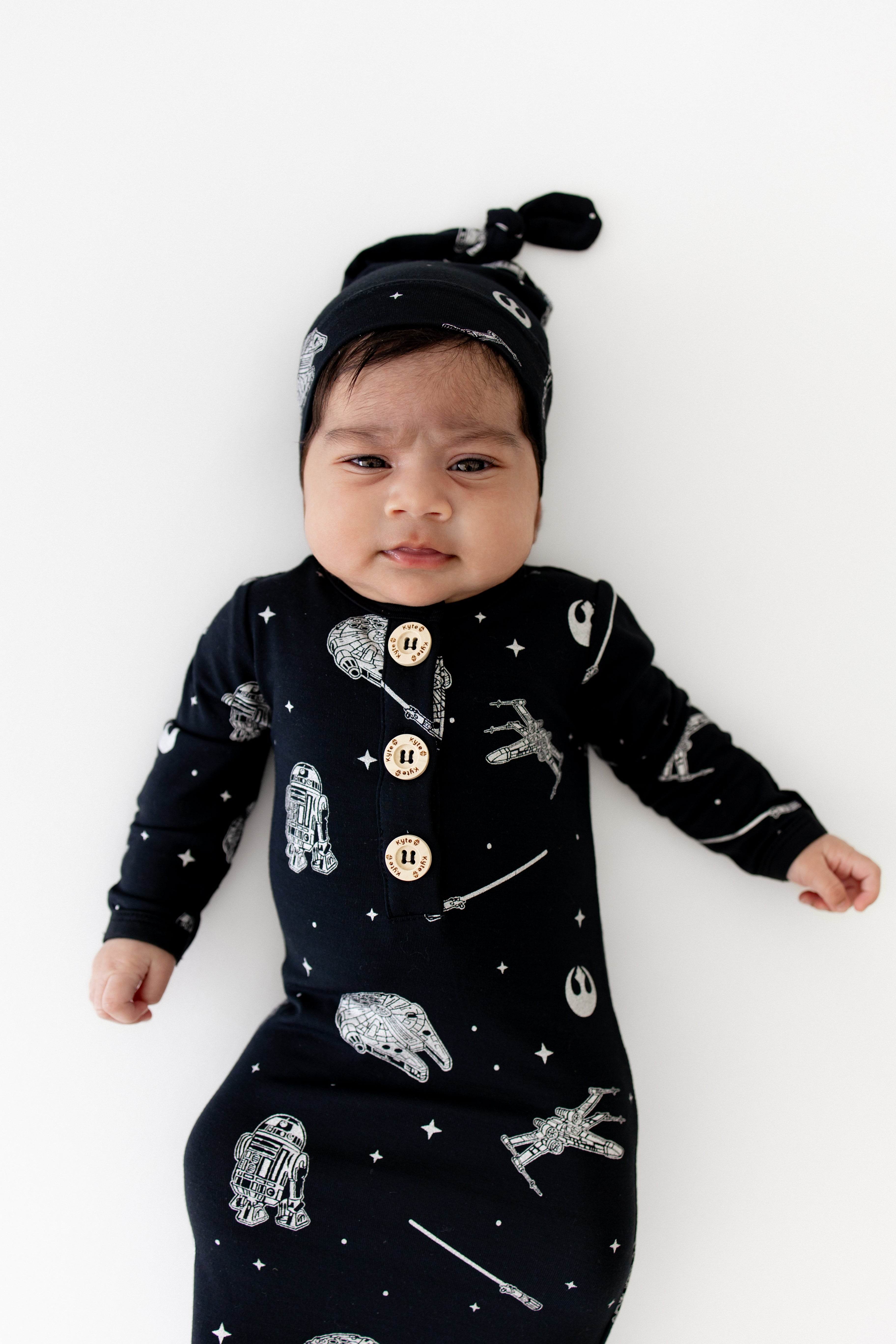 Close up of newborn wearing the Knotted Gown with Hat Set in STAR WARS™