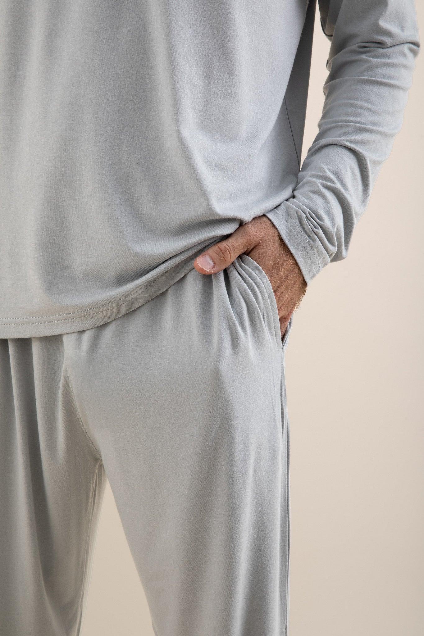 Pocket in the pants of the Men's Jogger Set in Storm shown on a male model