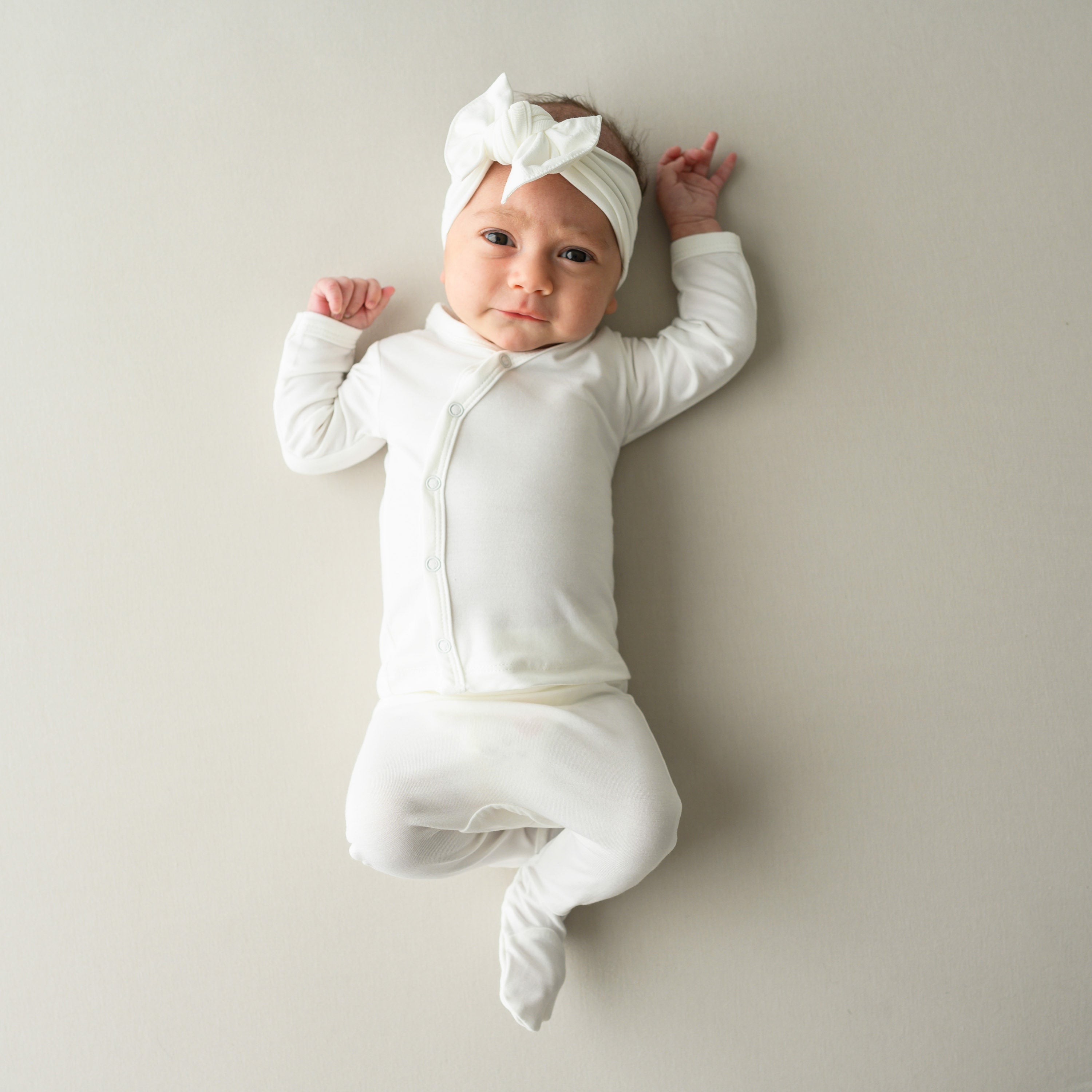 Baby wearing Take Me Home Set with Bow in Cloud white
