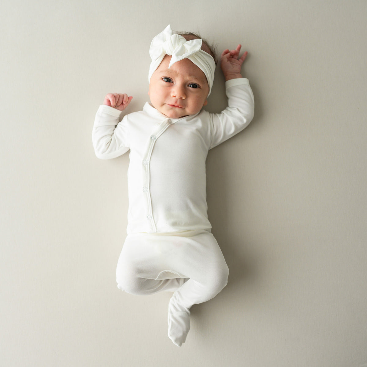 Baby wearing Take Me Home Set with Bow in Cloud white