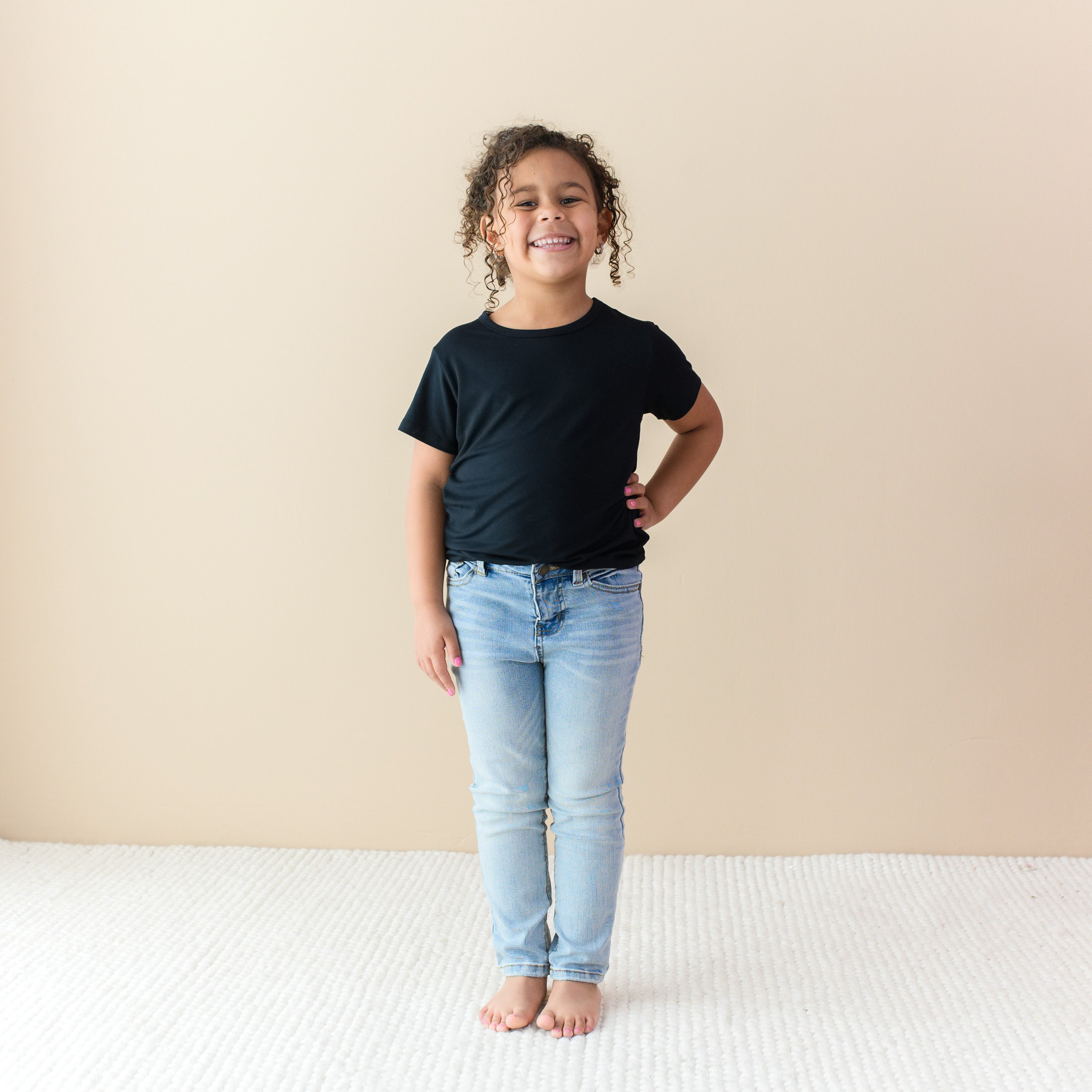 Little girl wearing the Kyte Baby Toddler Basic Tee in Midnight