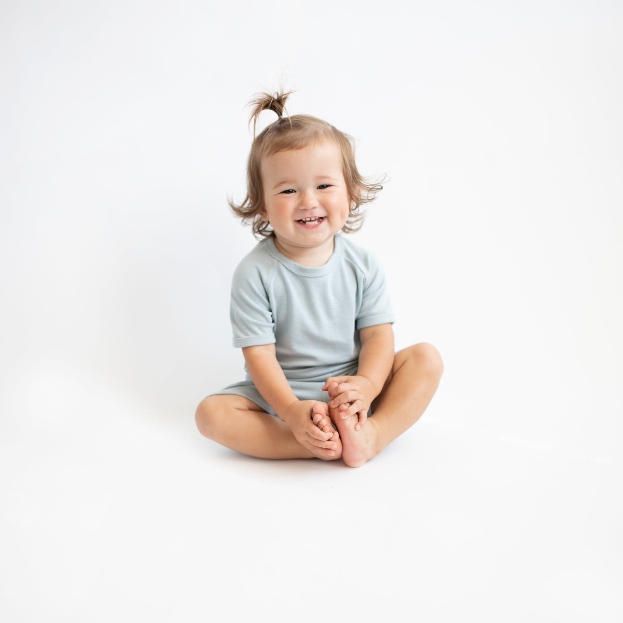 Toddler wearing Kyte Baby Bamboo Jersey Short Sleeve Jogger Set in Fog