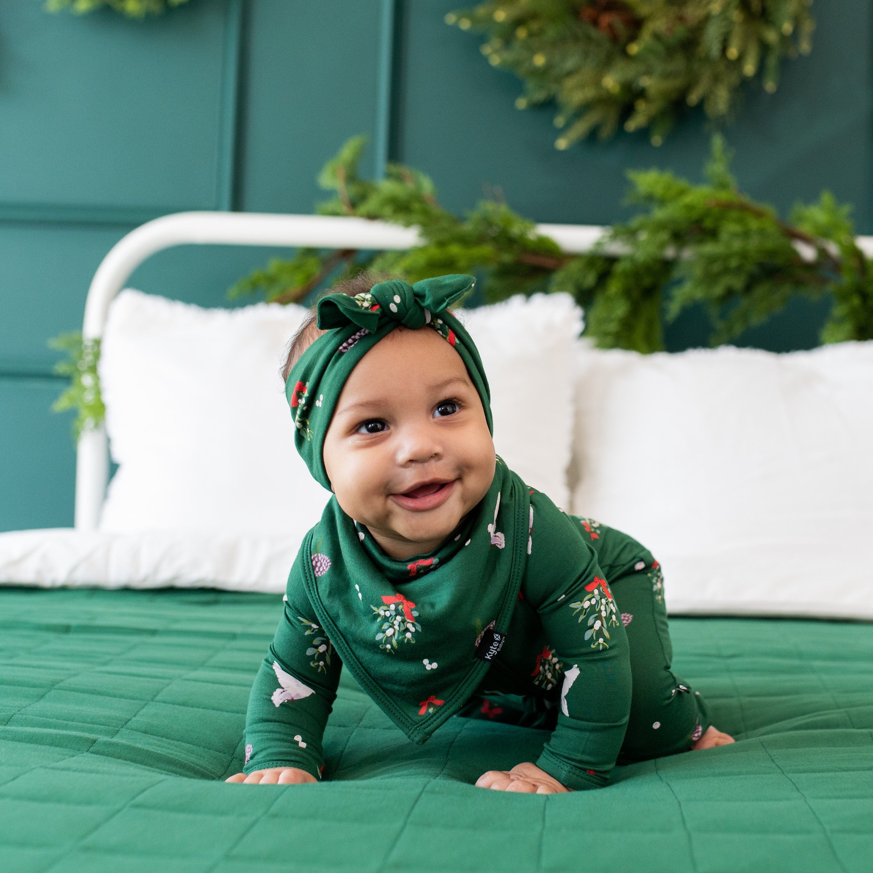 Kyte Baby Bib Mistletoe Bib in Mistletoe