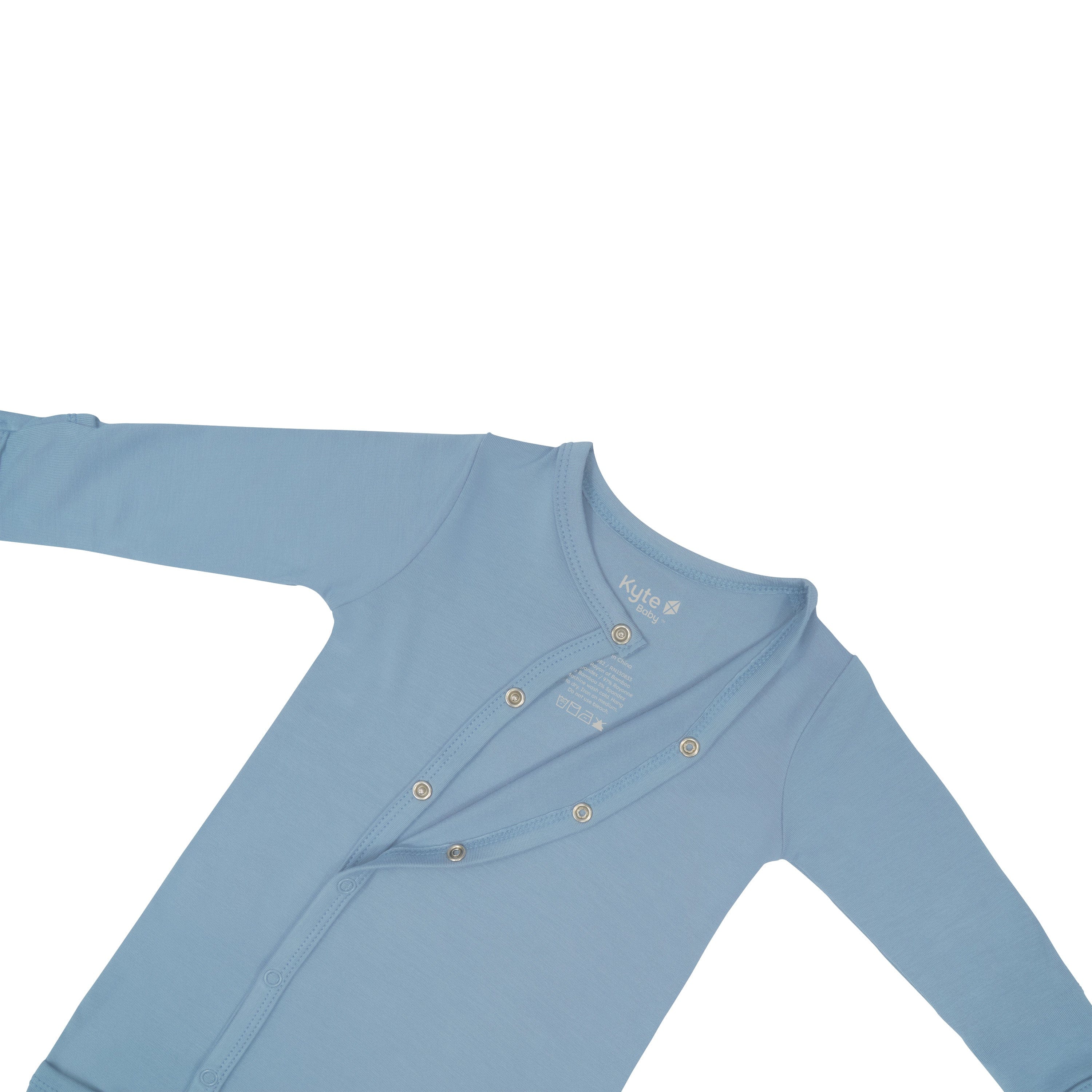 Snap closure on Kyte Baby Bundler in Slate