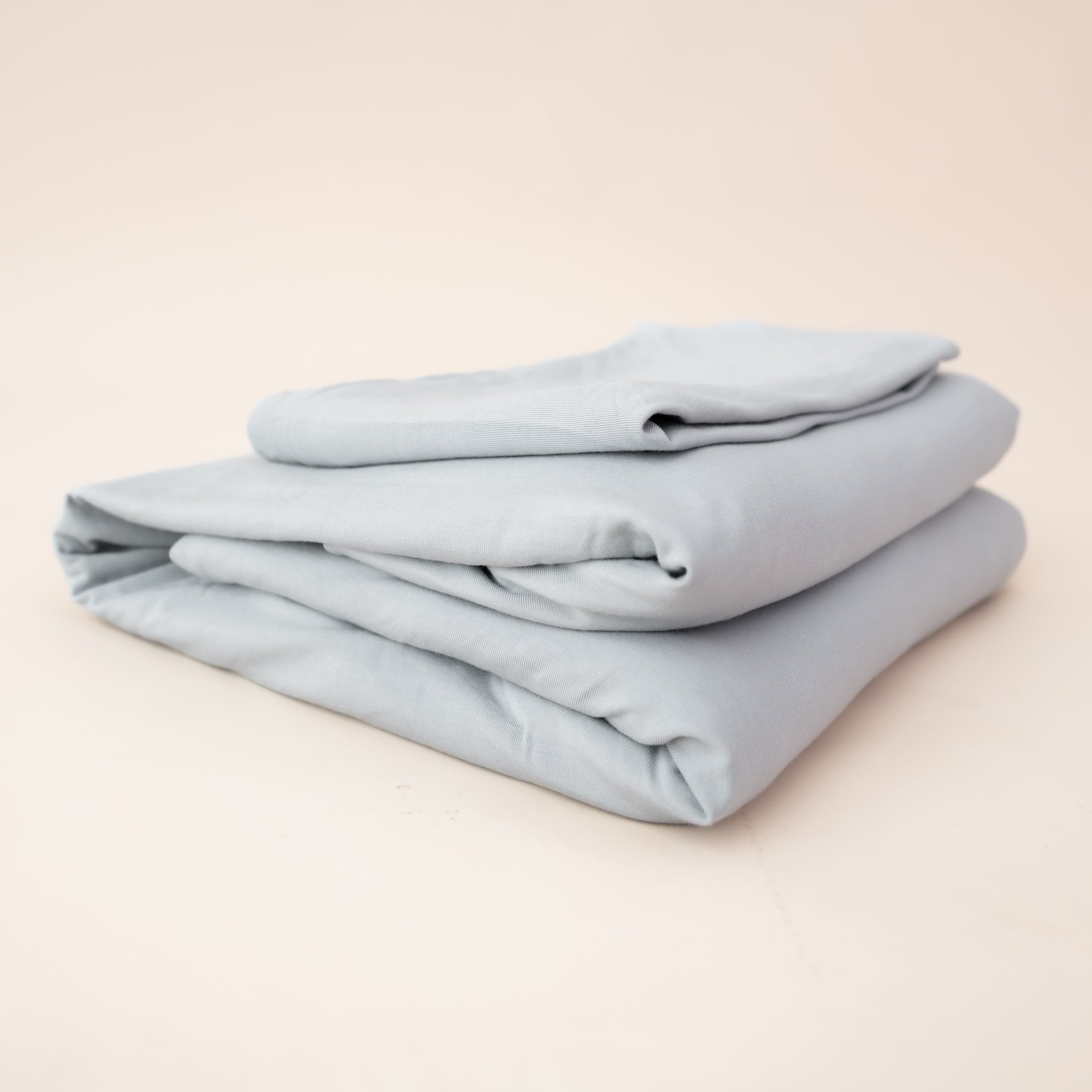 Kyte Baby Fitted Sheet with Pillowcases in Storm gray