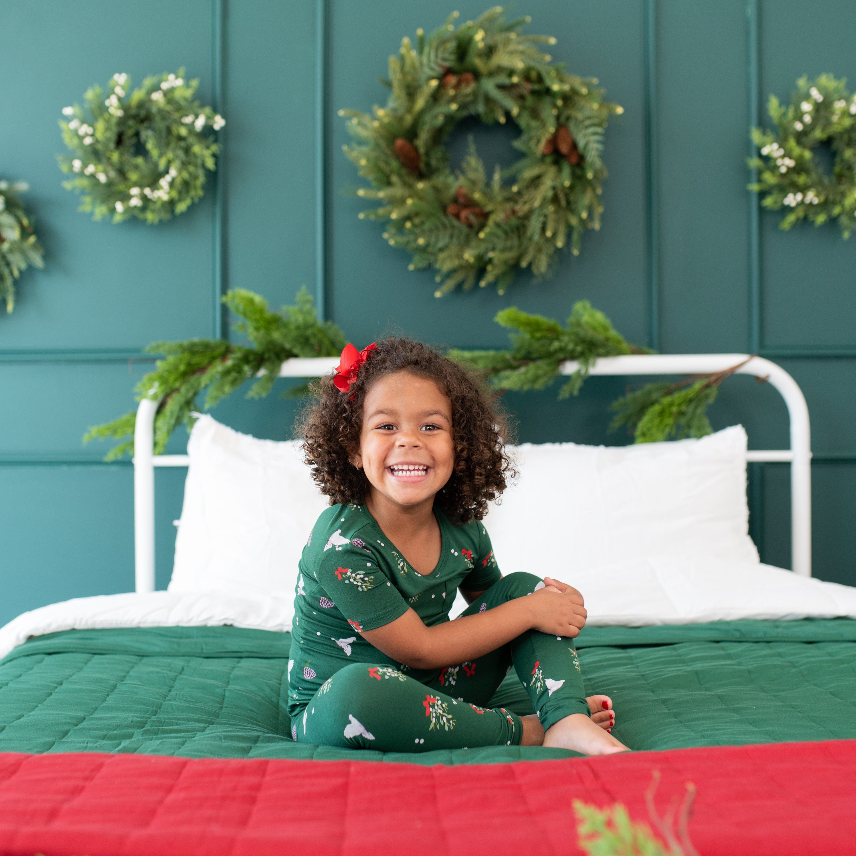 Kyte Baby Short Sleeve with Pants Pajama Short Sleeve with Pants Pajamas in Mistletoe