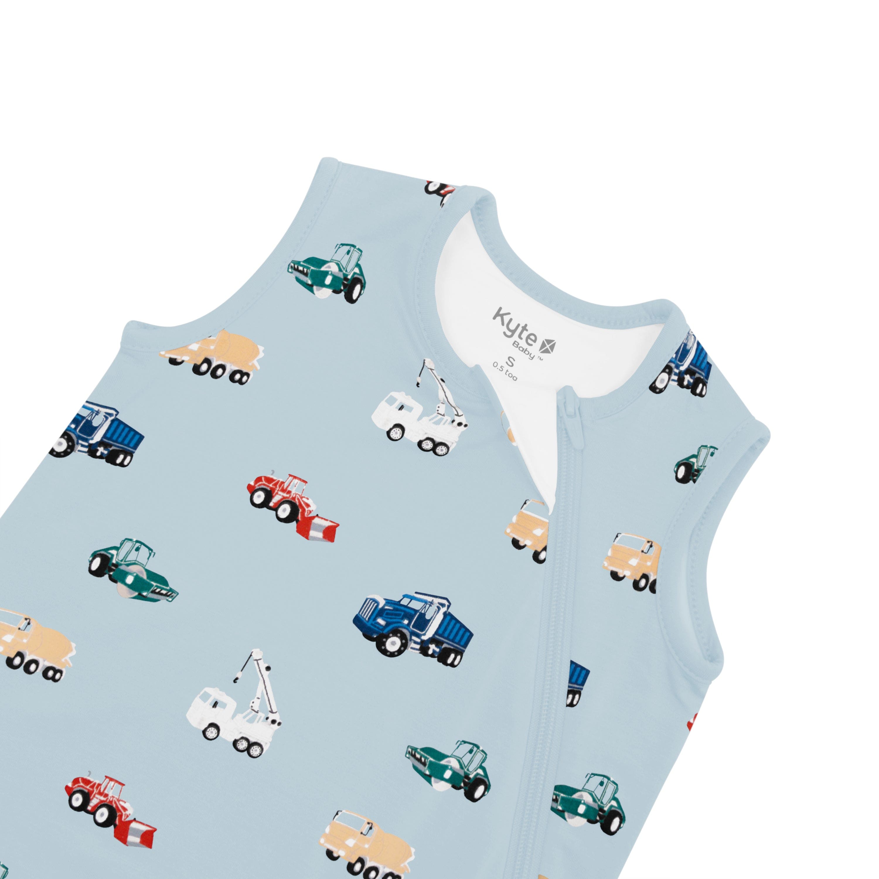 Zipper garage on Kyte Baby Sleep Bag in Construction 0.5