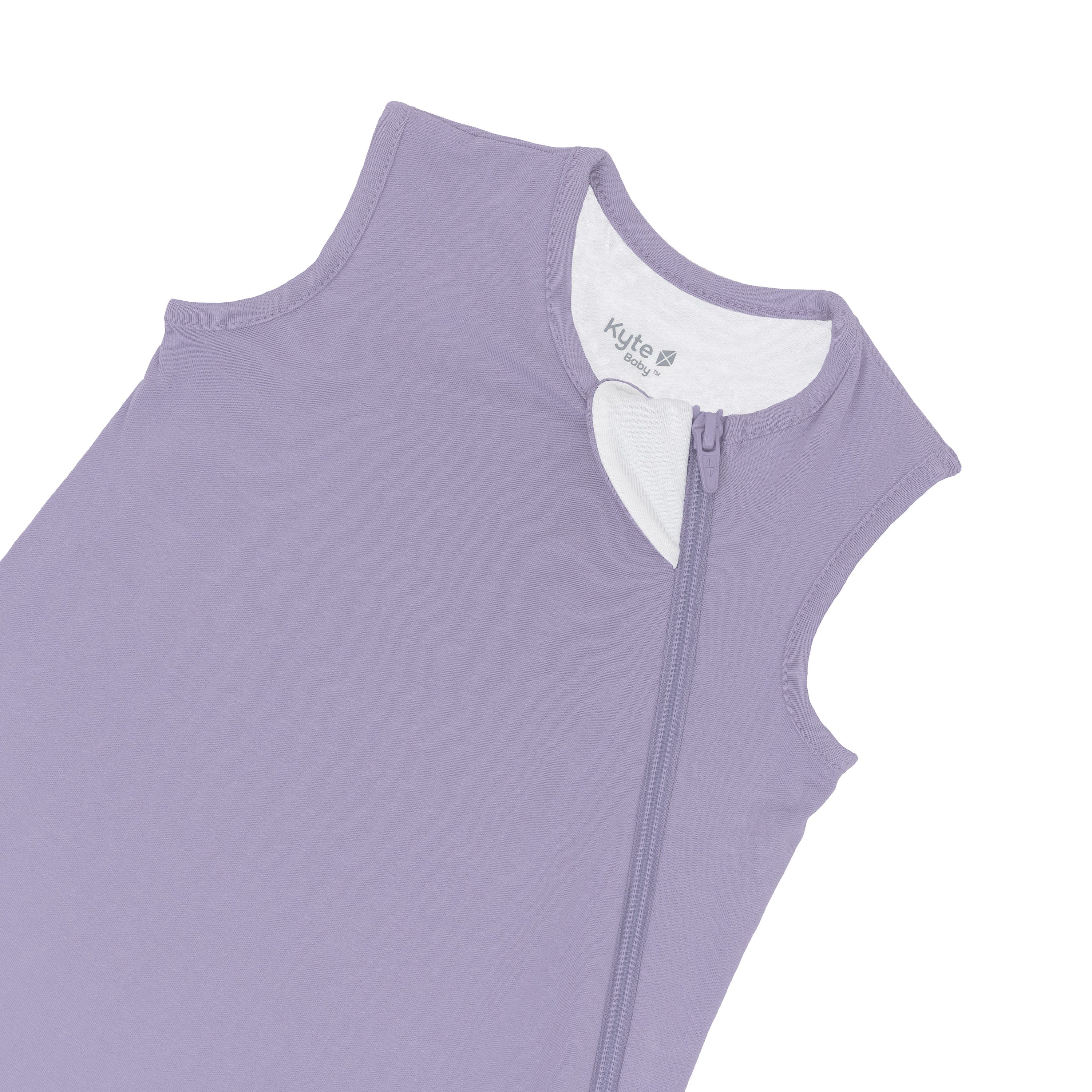 Zipper garage and top zipper of the 0.5 Tog Sleep Bag in Taro