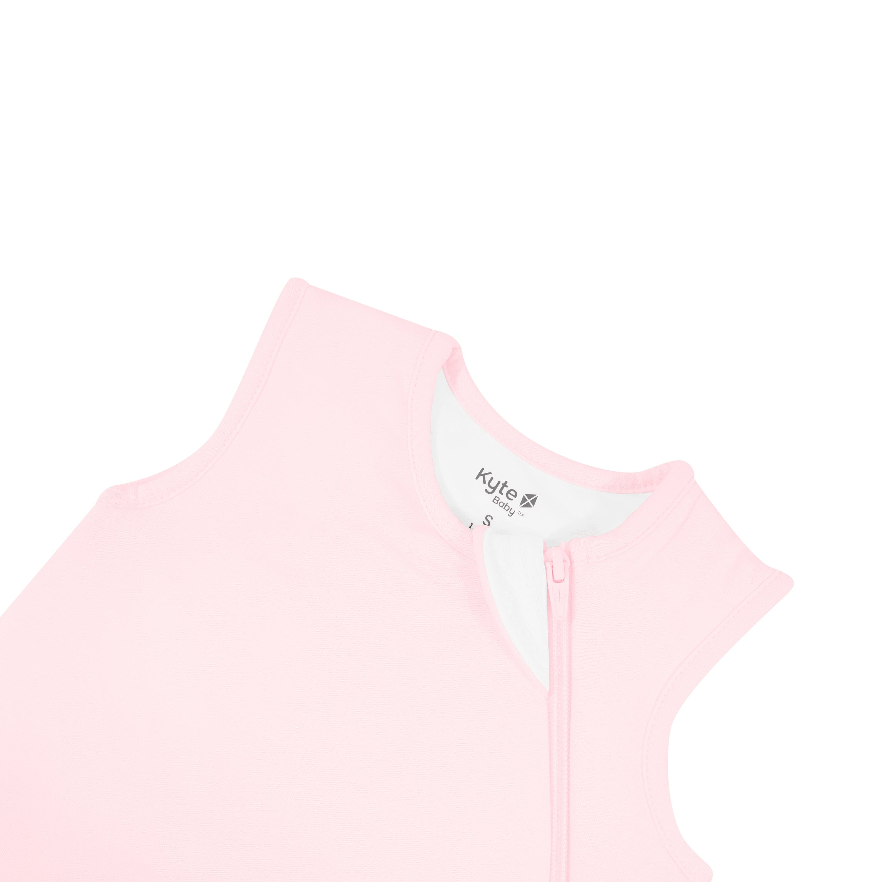 Zipper garage on Kyte Baby Sleep Bag in Sakura 1.0