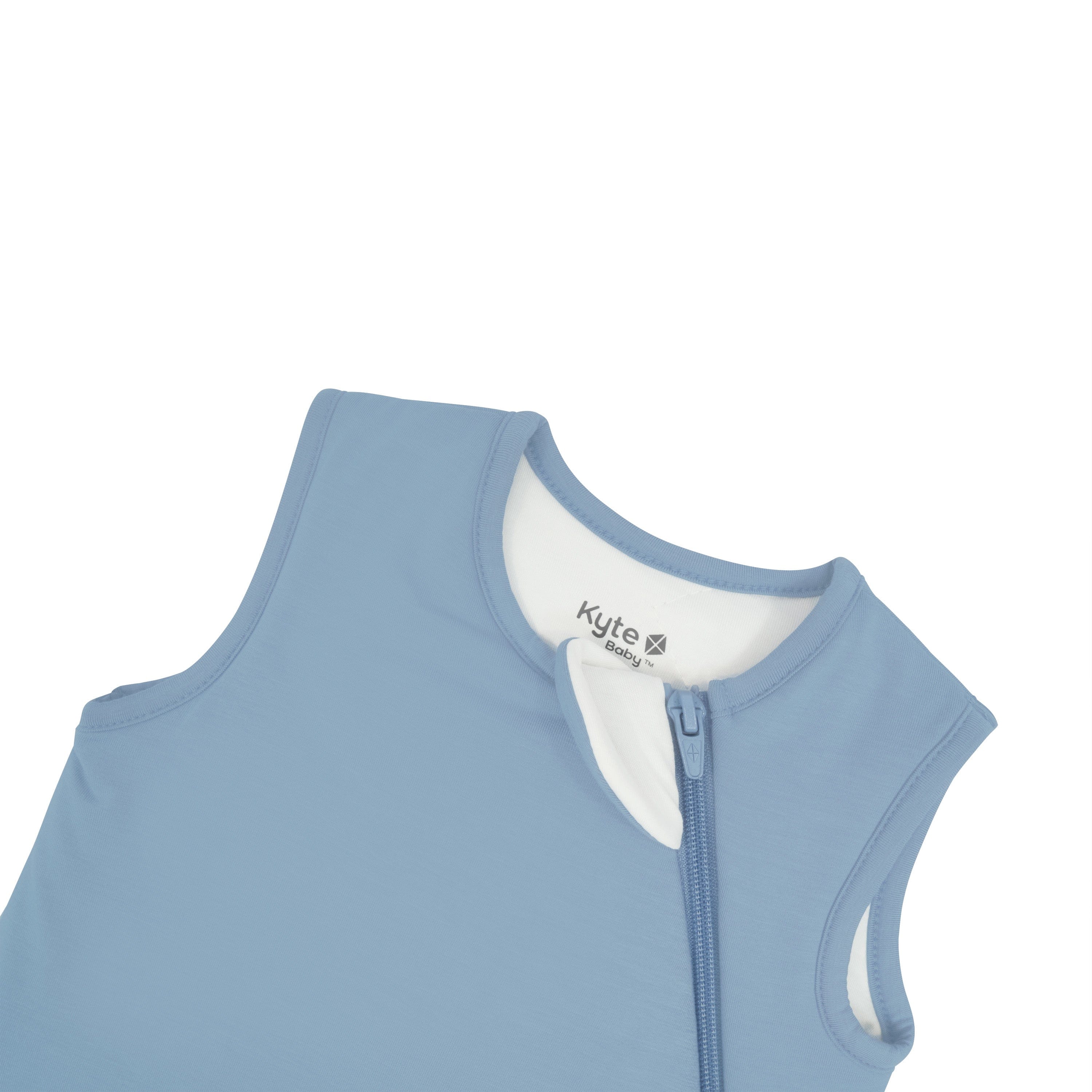 Close up of zipper garage on the Sleep Bag in Slate 1.0