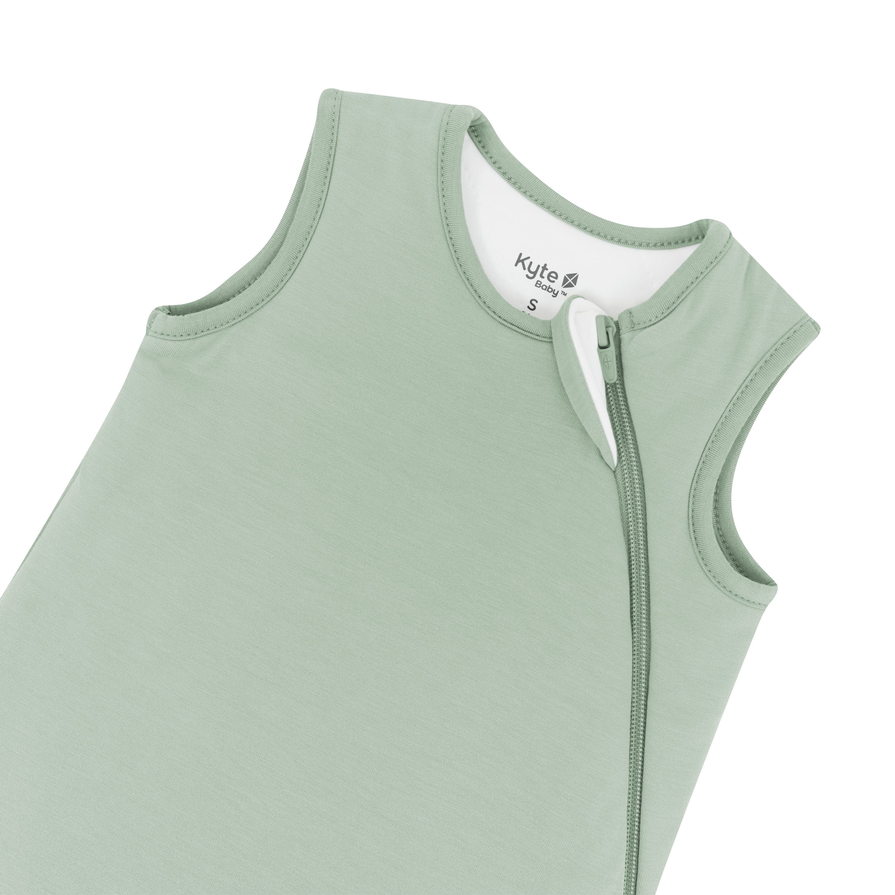 Zipper garage on Kyte Baby Sleep Bag in Thyme