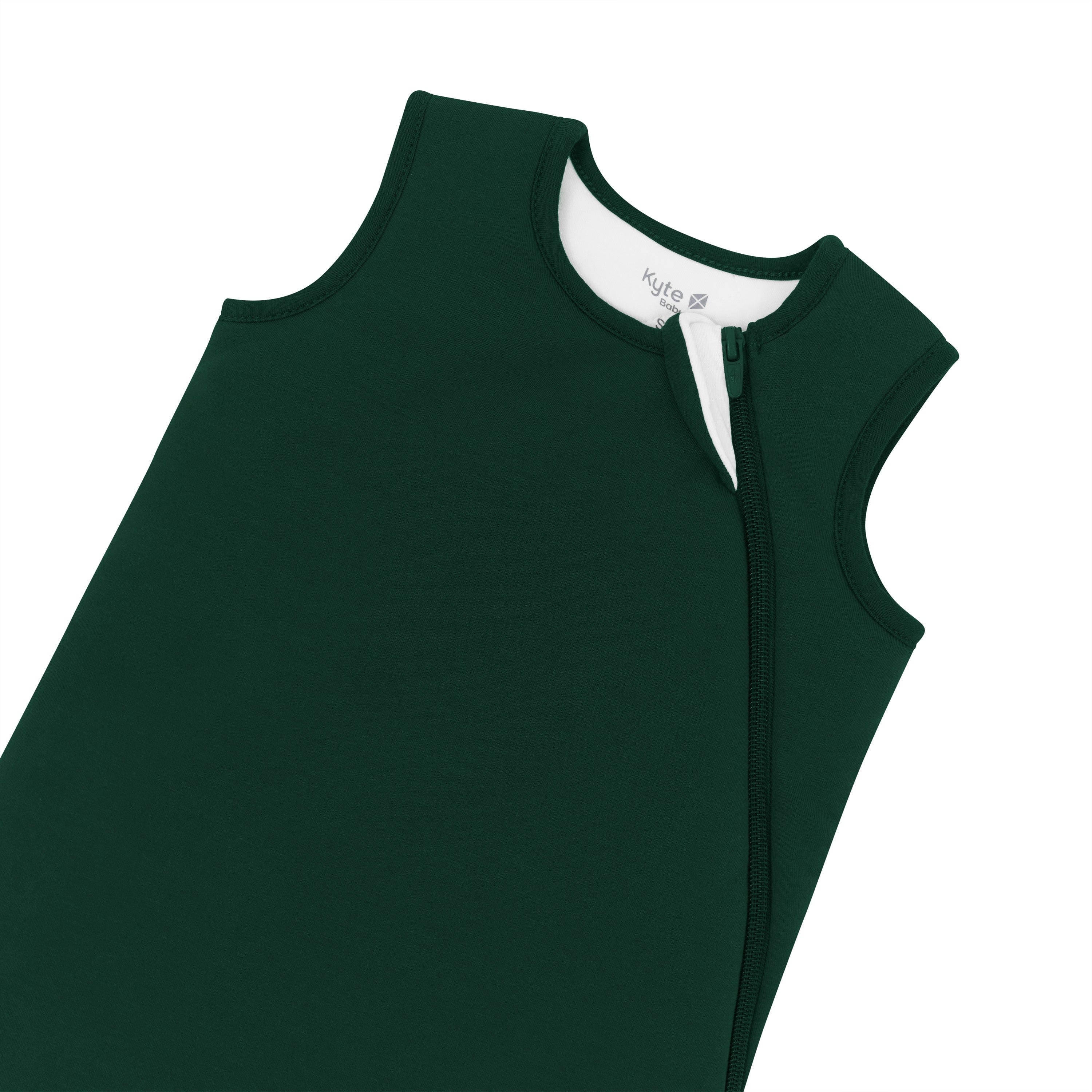 Zipper garage on Kyte Baby Sleep Bag in Evergreen 2.5