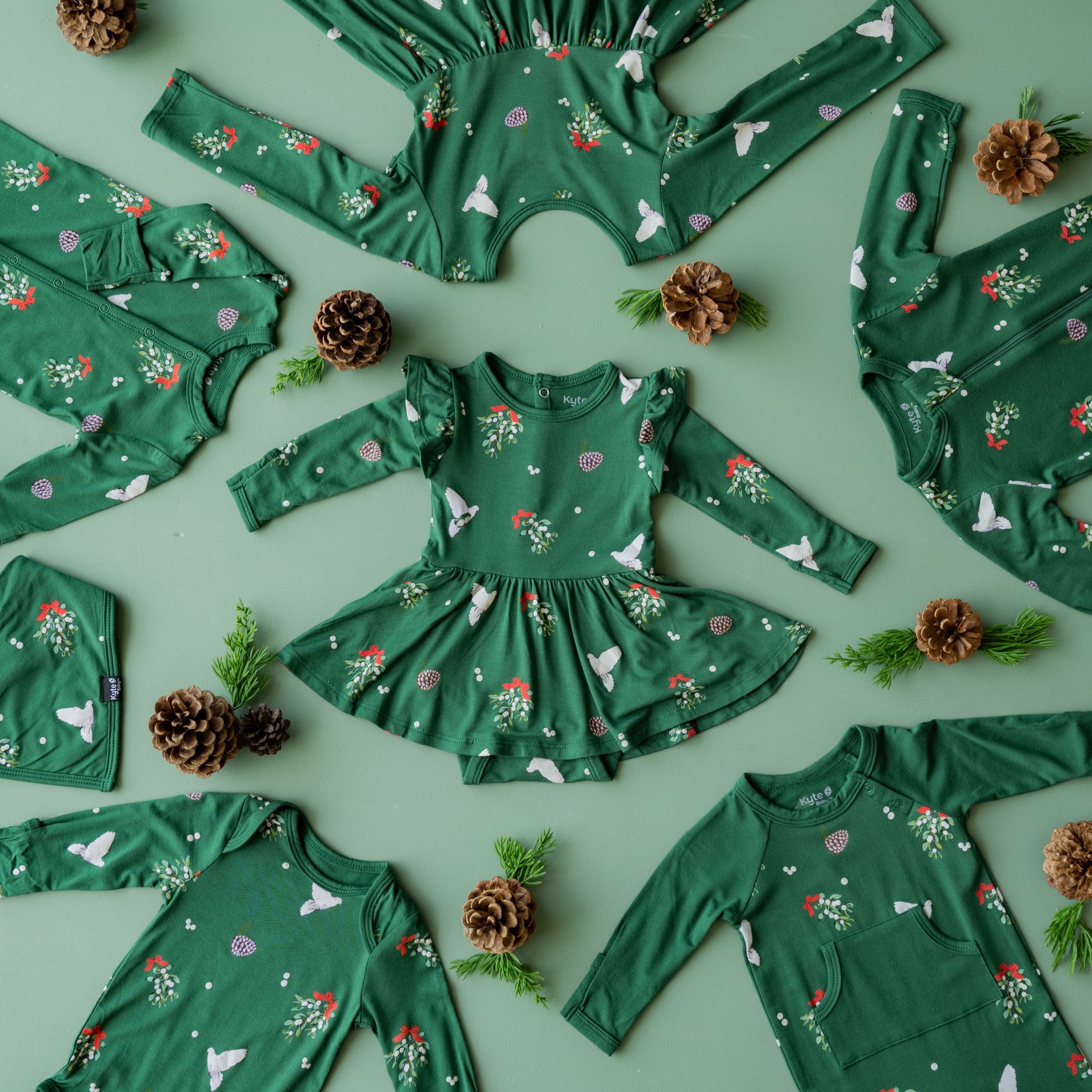 Kyte Baby Snap Footies Footie in Mistletoe