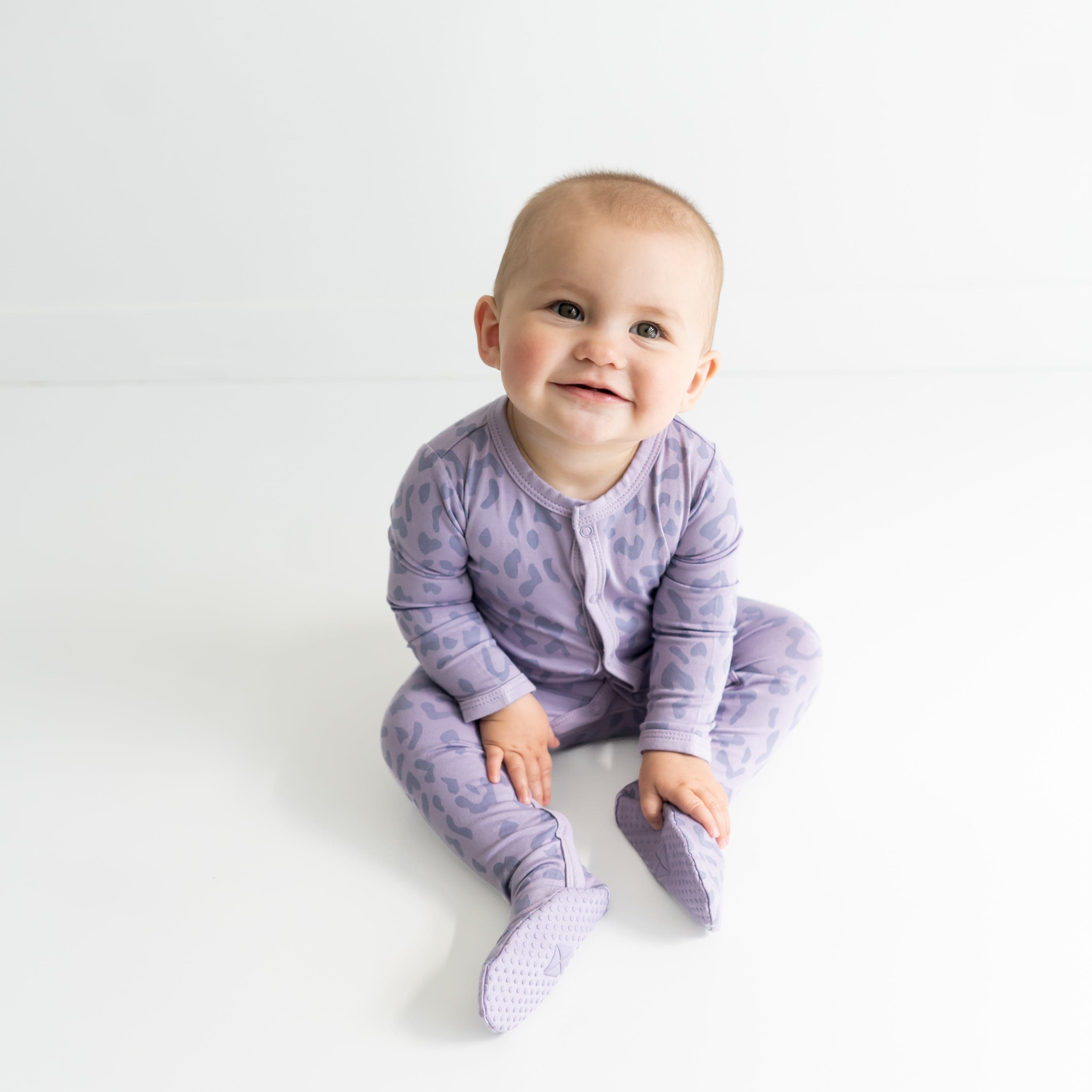 Kyte Baby Snap Footies Footie in Taro Leopard