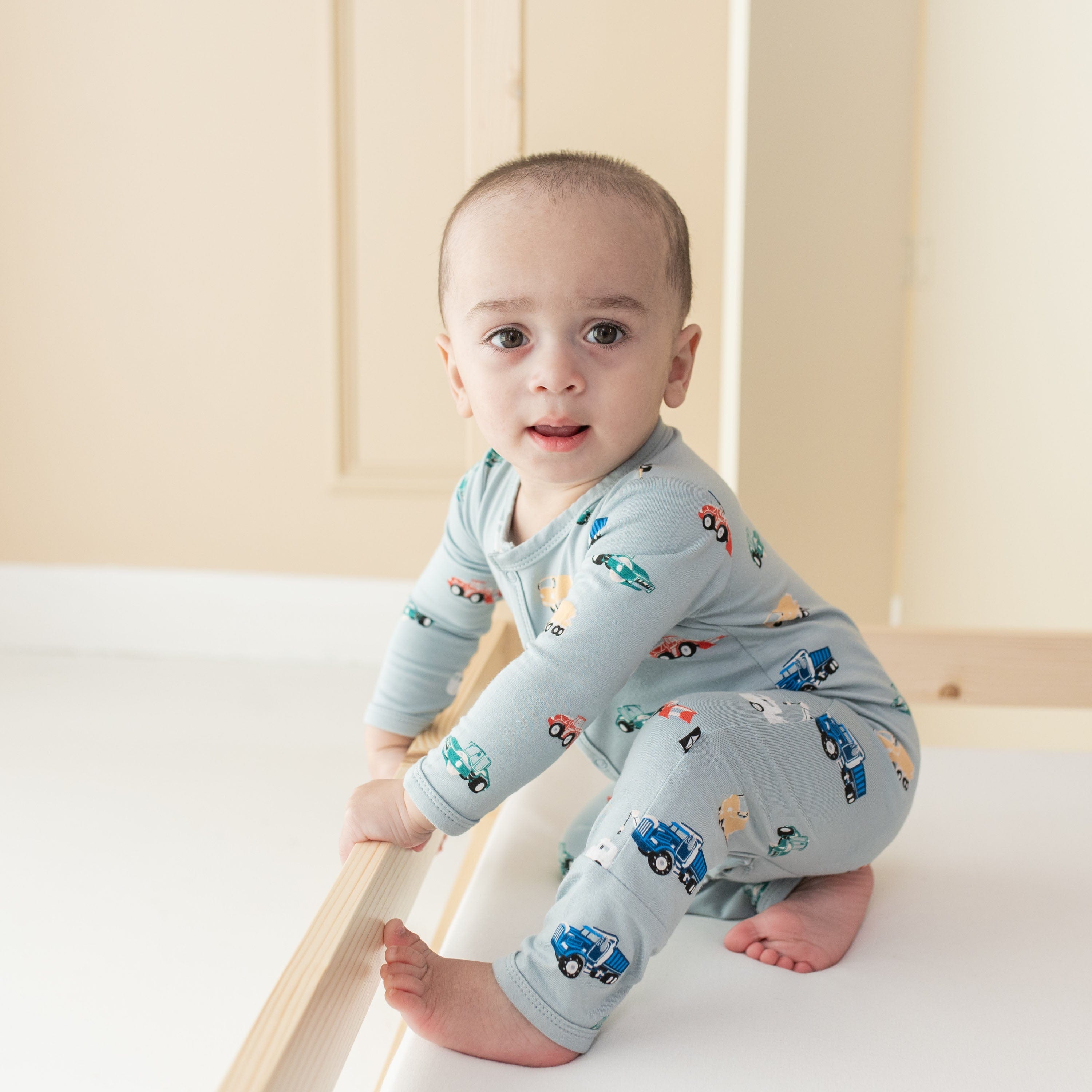 Child wearing long sleeve Kyte Baby Romper with snaps in Construction