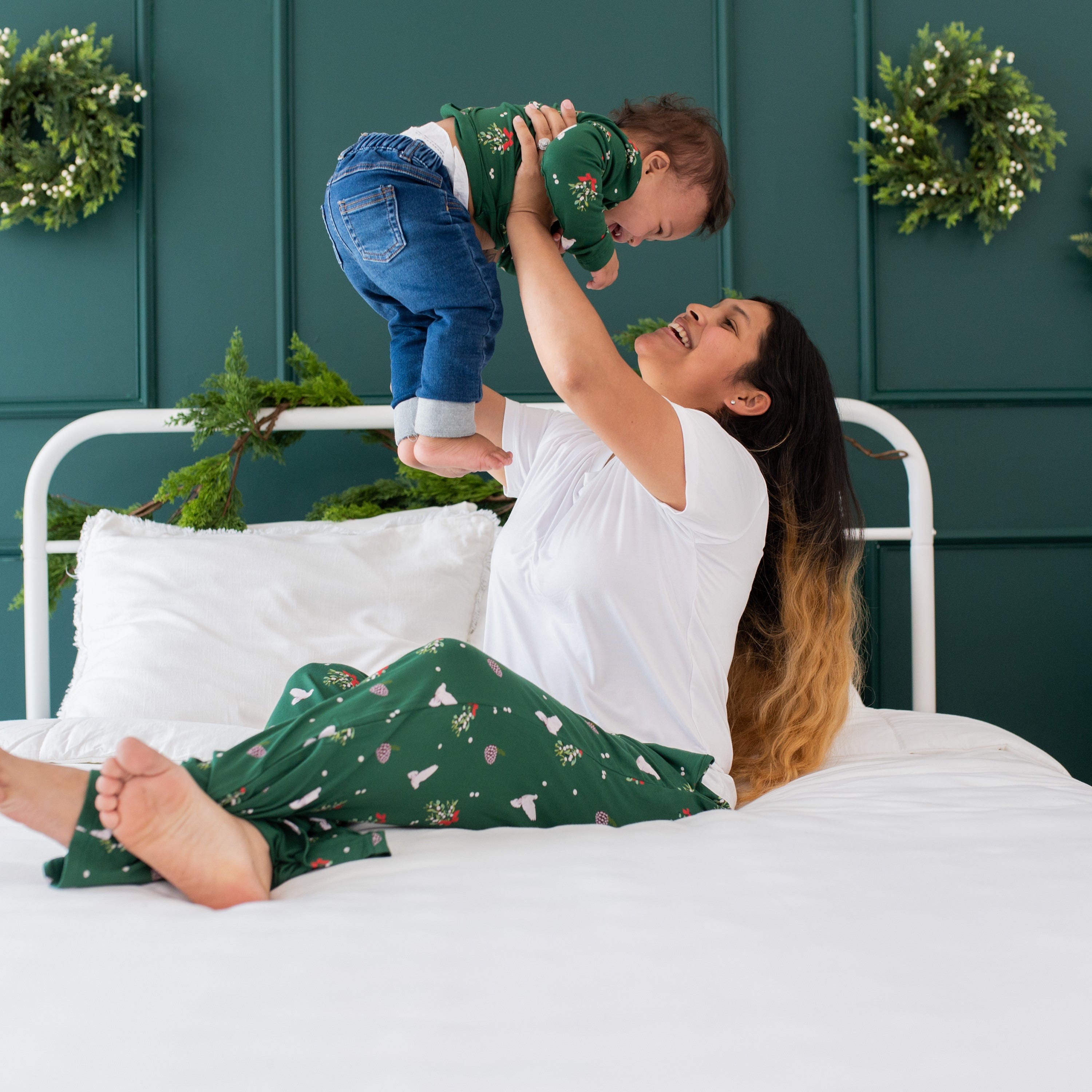 Kyte BABY Toddler Unisex Tee Long Sleeve Toddler Crew Neck Tee in Mistletoe