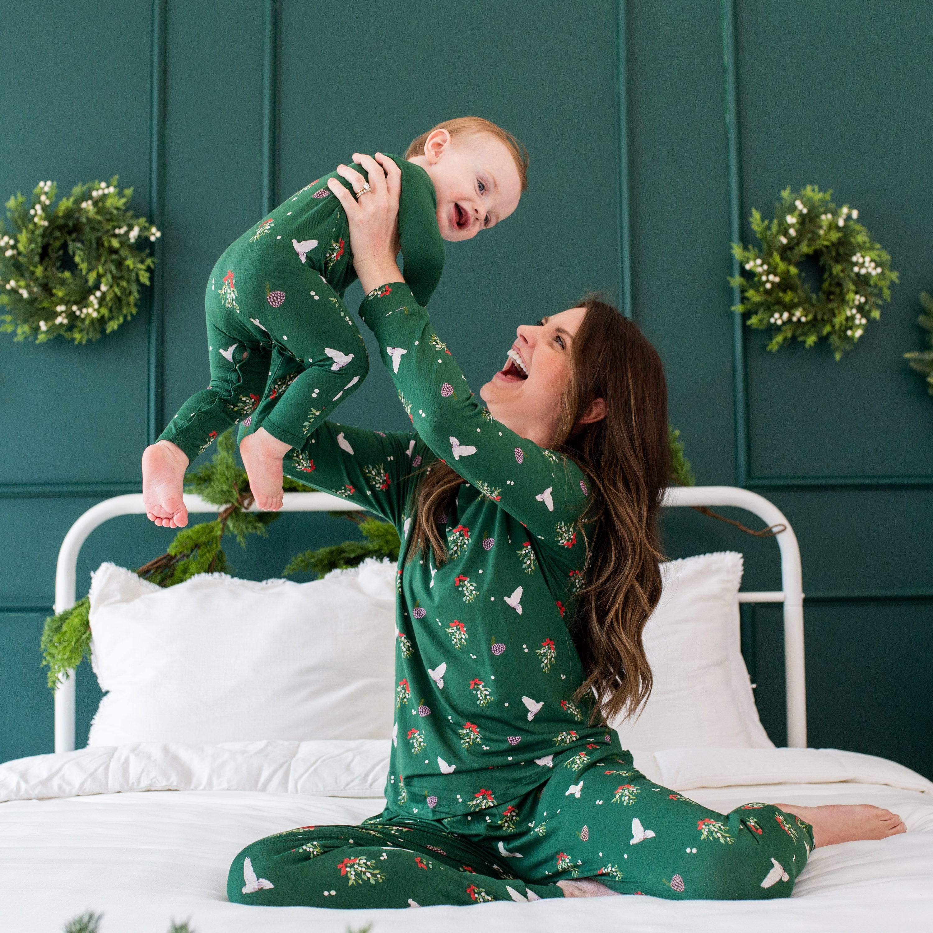 Kyte Baby Women's Jogger Pajama Set Women's Jogger Pajama Set in Mistletoe