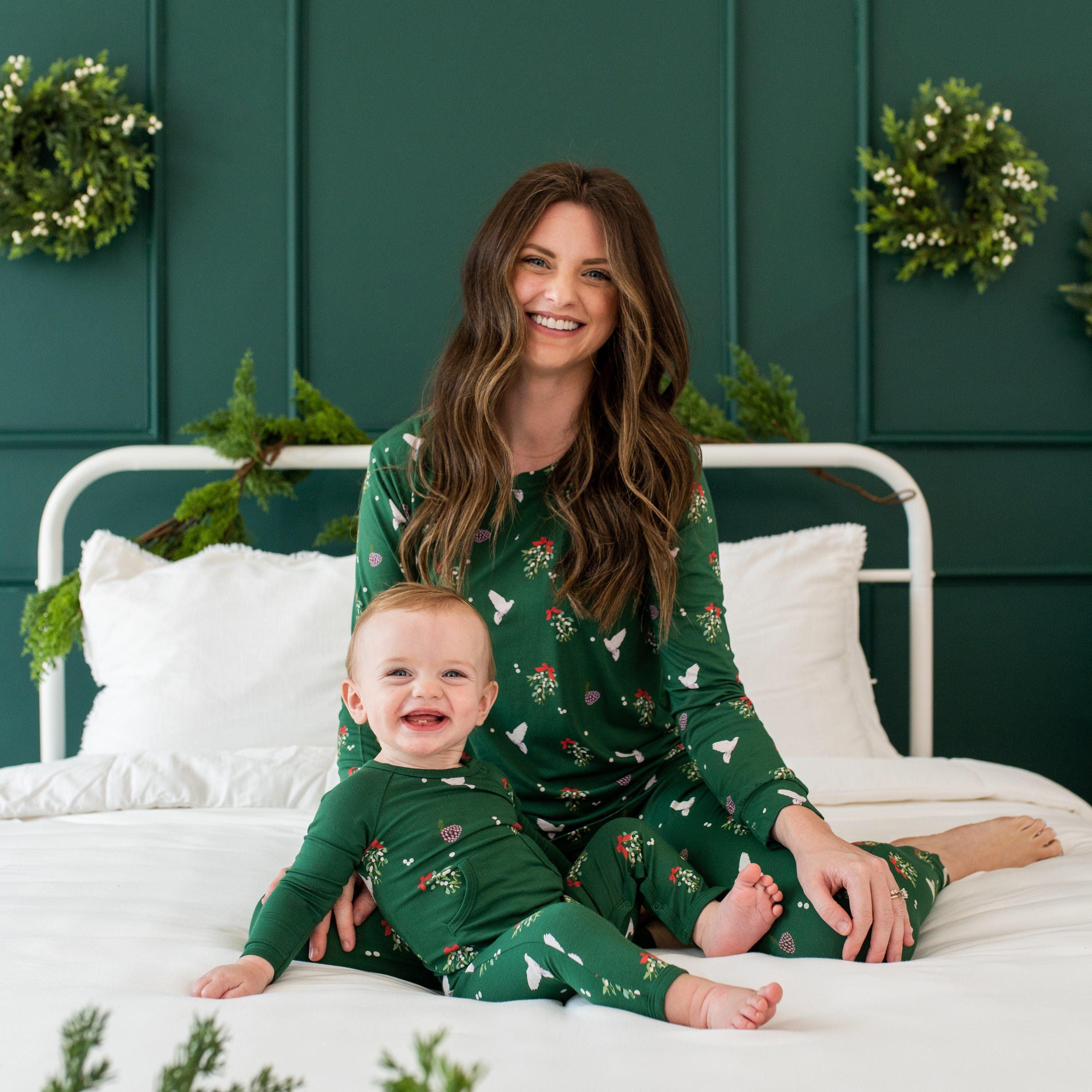 Kyte Baby Women's Jogger Pajama Set Women's Jogger Pajama Set in Mistletoe