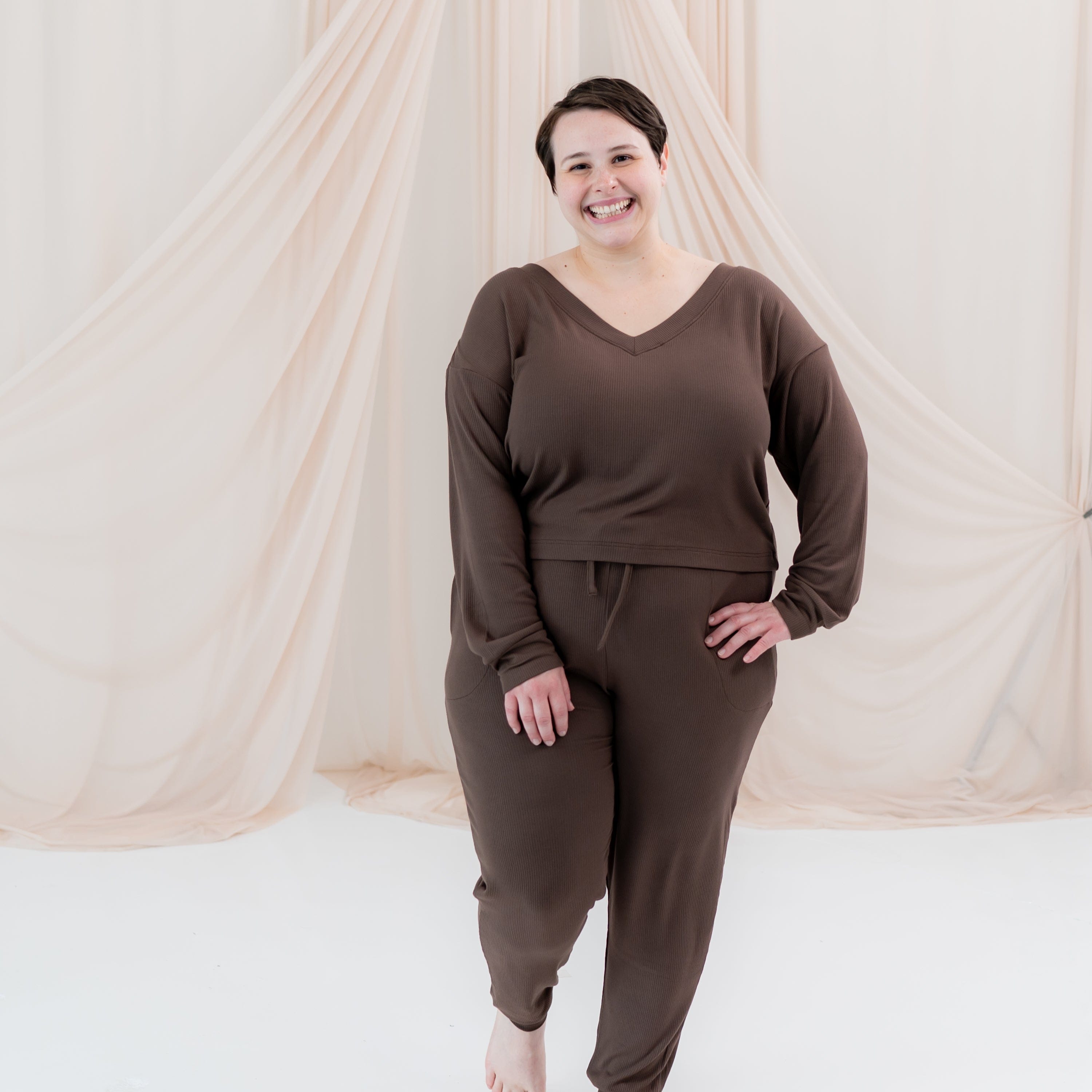 Kyte Baby Women's Ribbed Long Sleeve Crop Top Women's Ribbed Long Sleeve Crop Top in Espresso