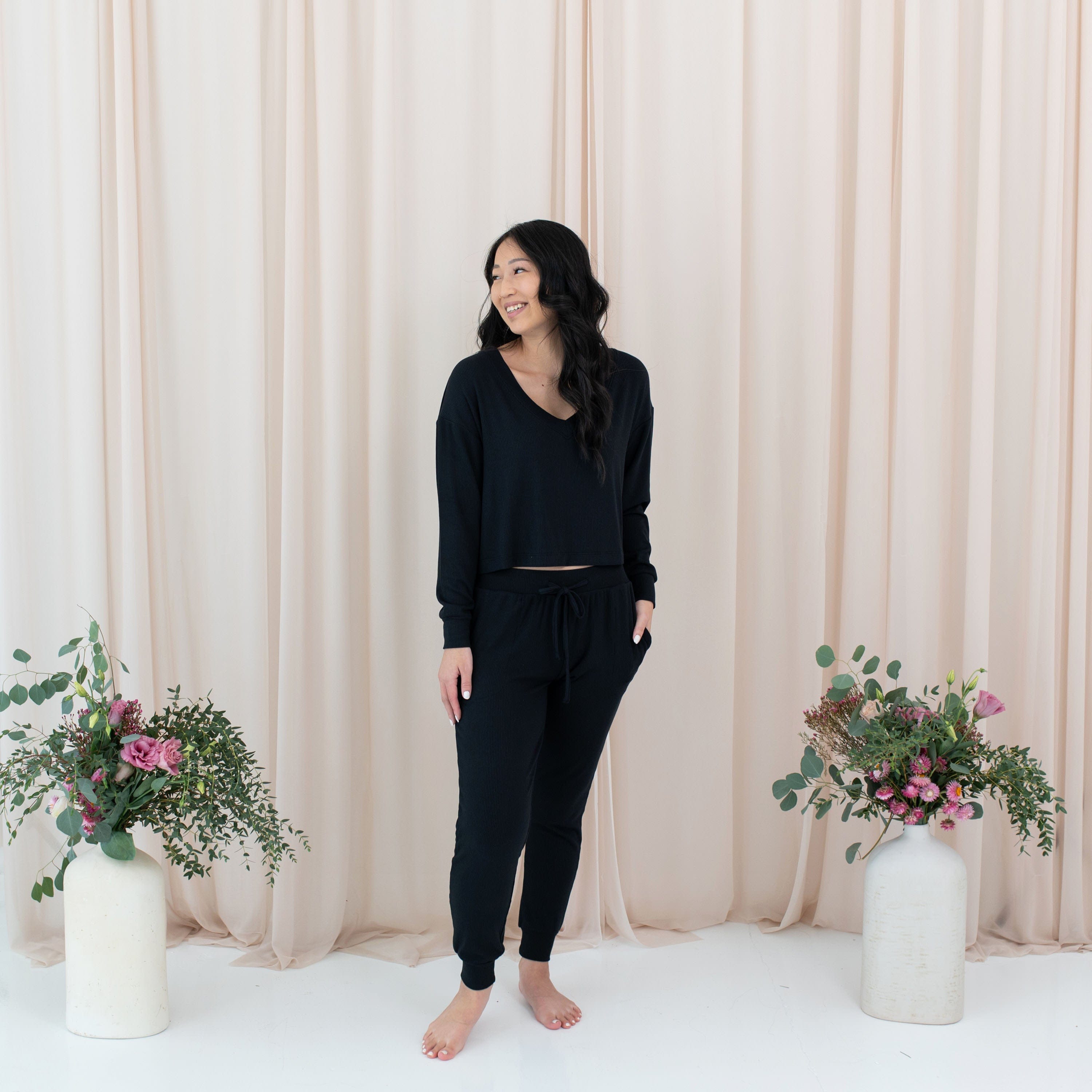 Woman wearing Kyte Baby Relaxed Fit Ribbed Long Sleeve Crop Top shirt in Midnight