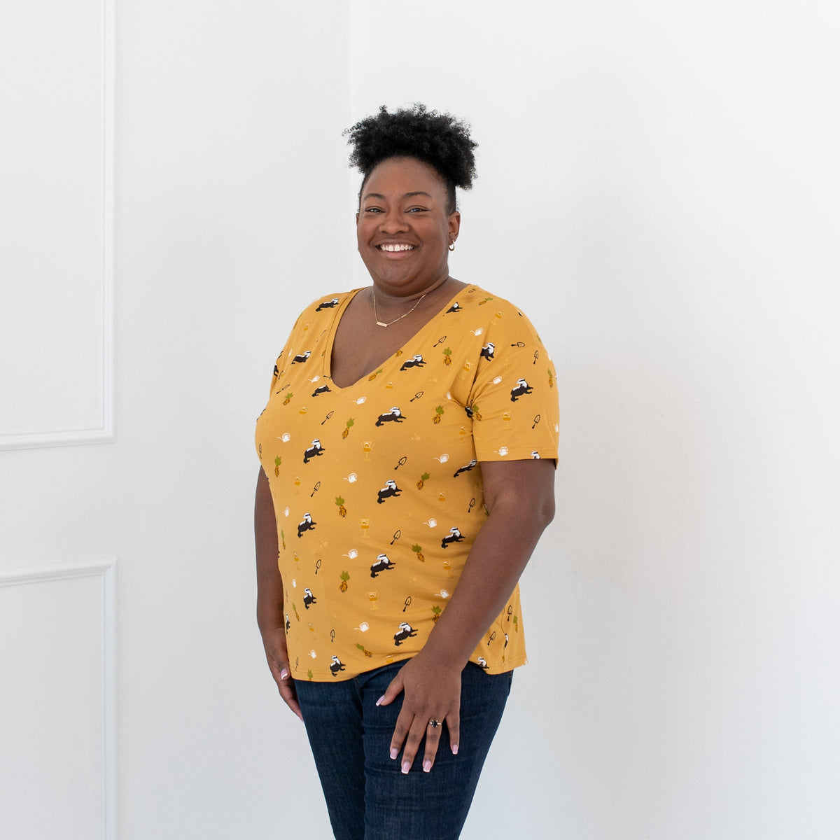Kyte BABY Women's V-Neck Women’s Relaxed Fit V-Neck in Hufflepuff™