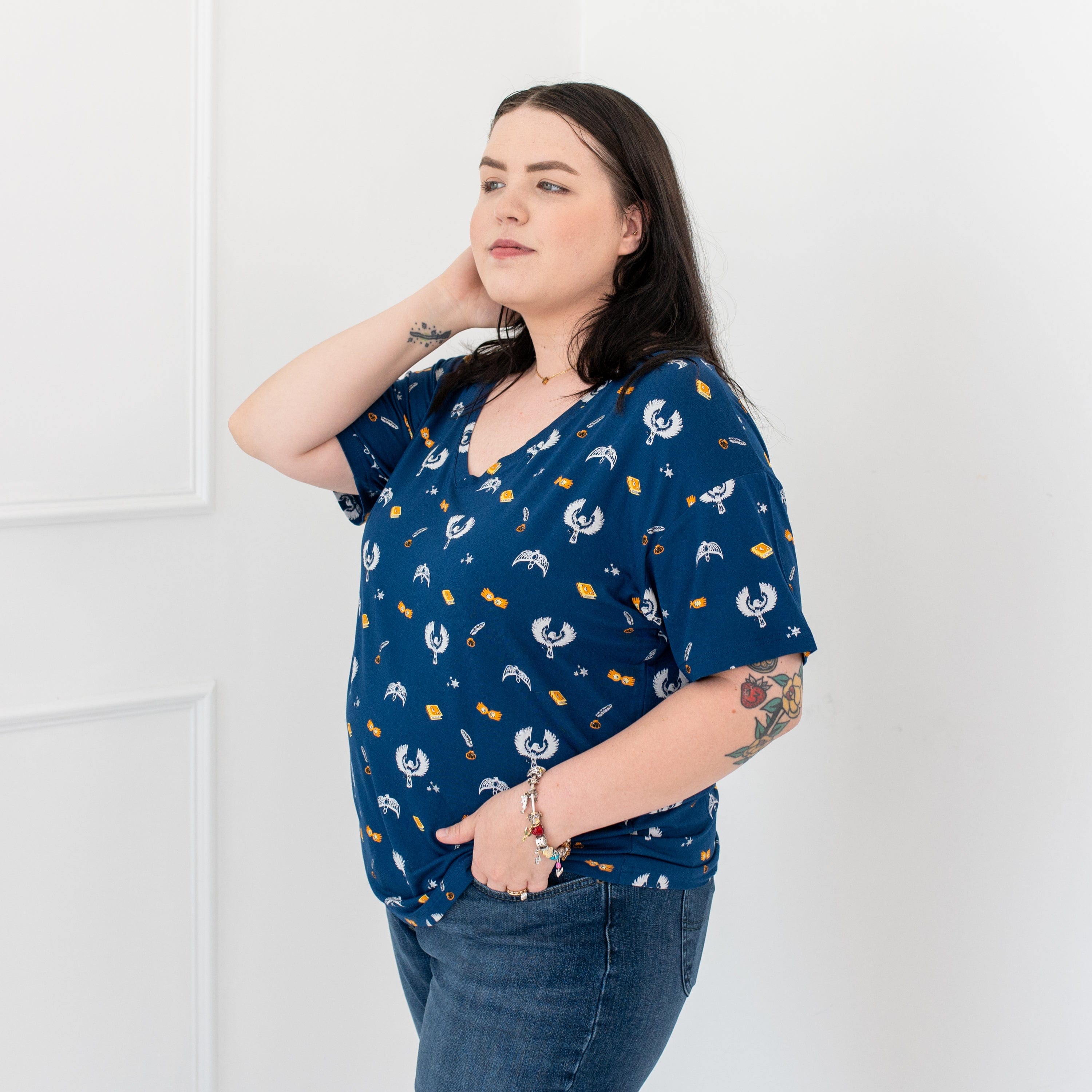 Kyte BABY Women's V-Neck Women’s Relaxed Fit V-Neck in Ravenclaw™