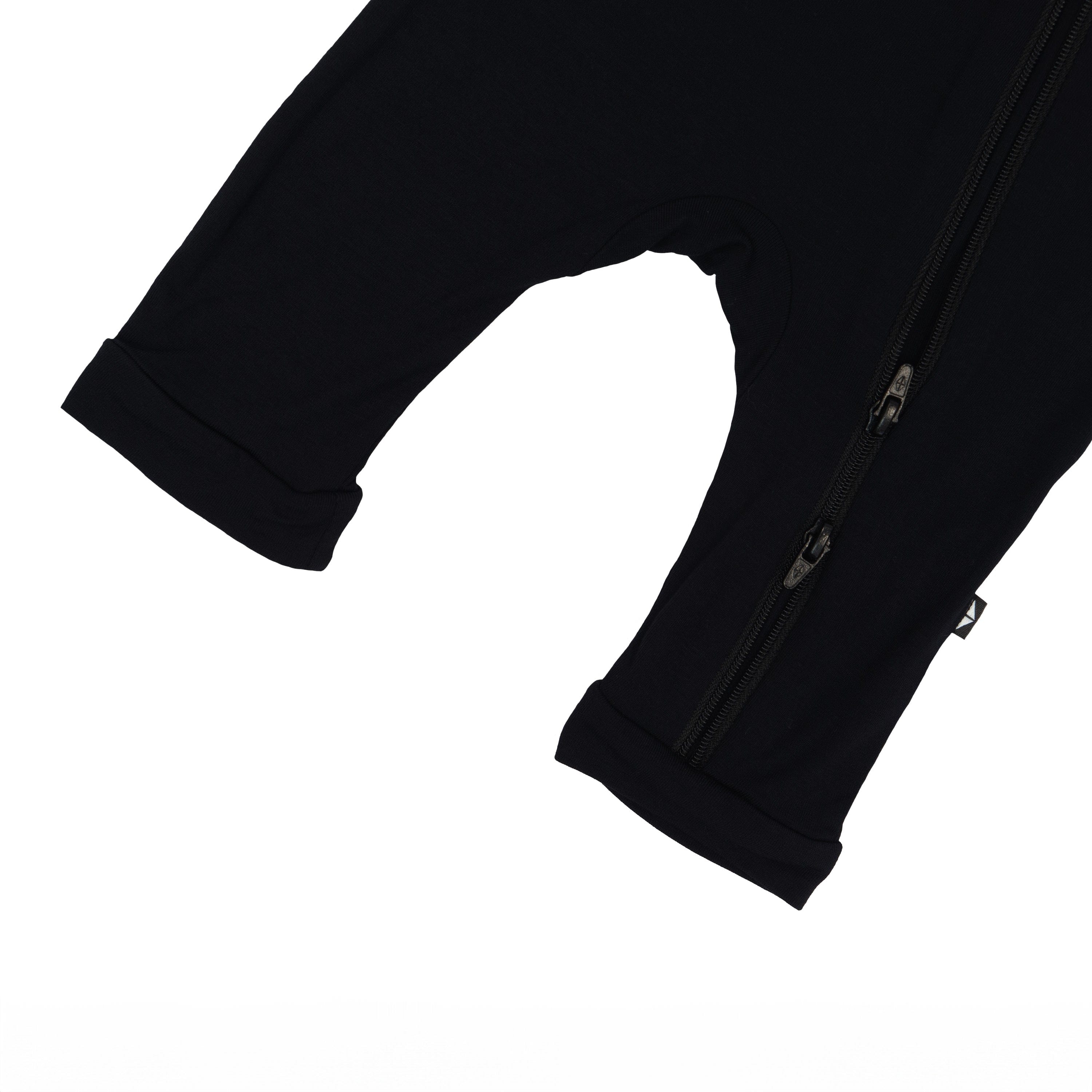 Close up of dual zipper and footless legs on Kyte Baby Zippered Sleeveless Romper in Midnight