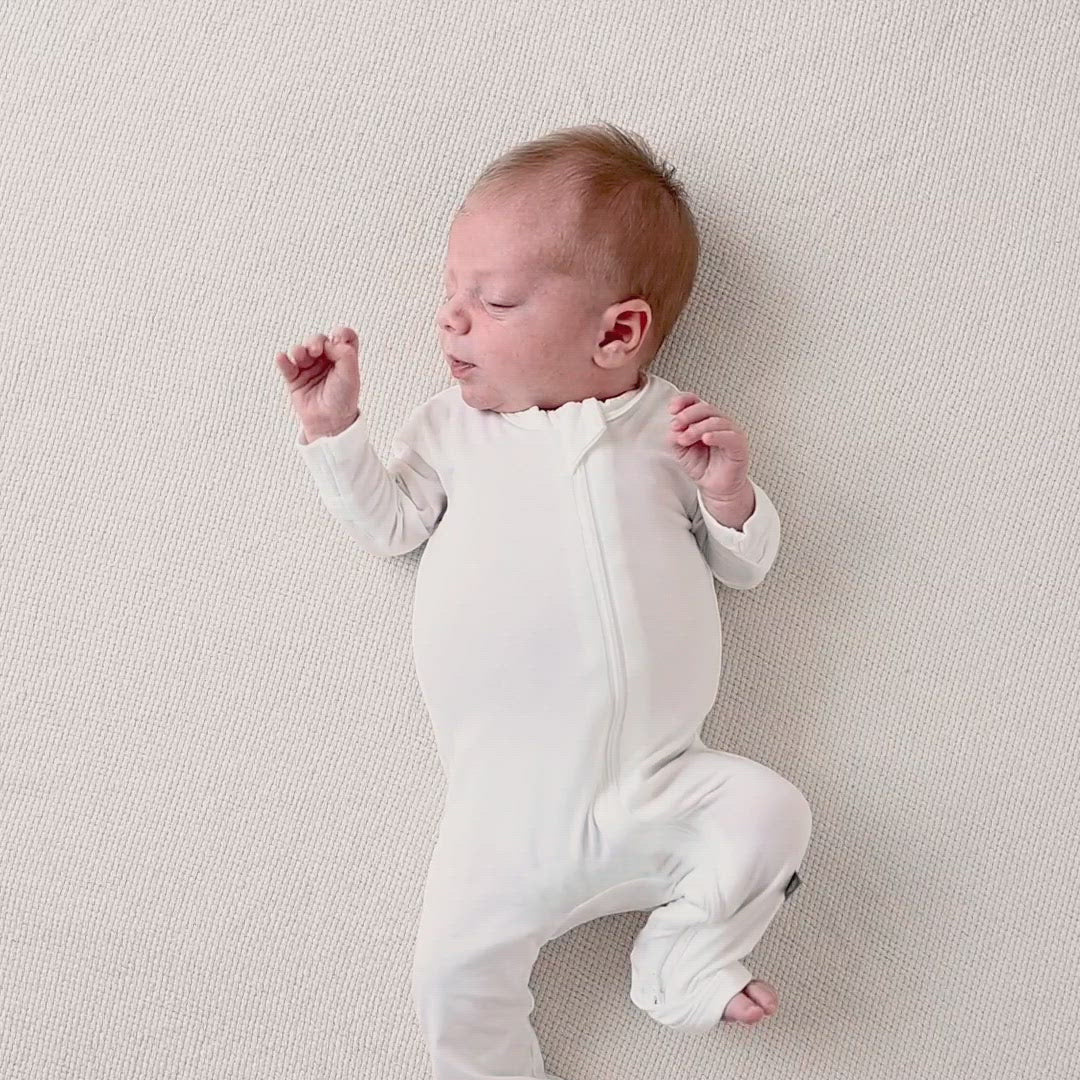 Video of newborn wearing Kyte Baby Zippered Romper in Cloud