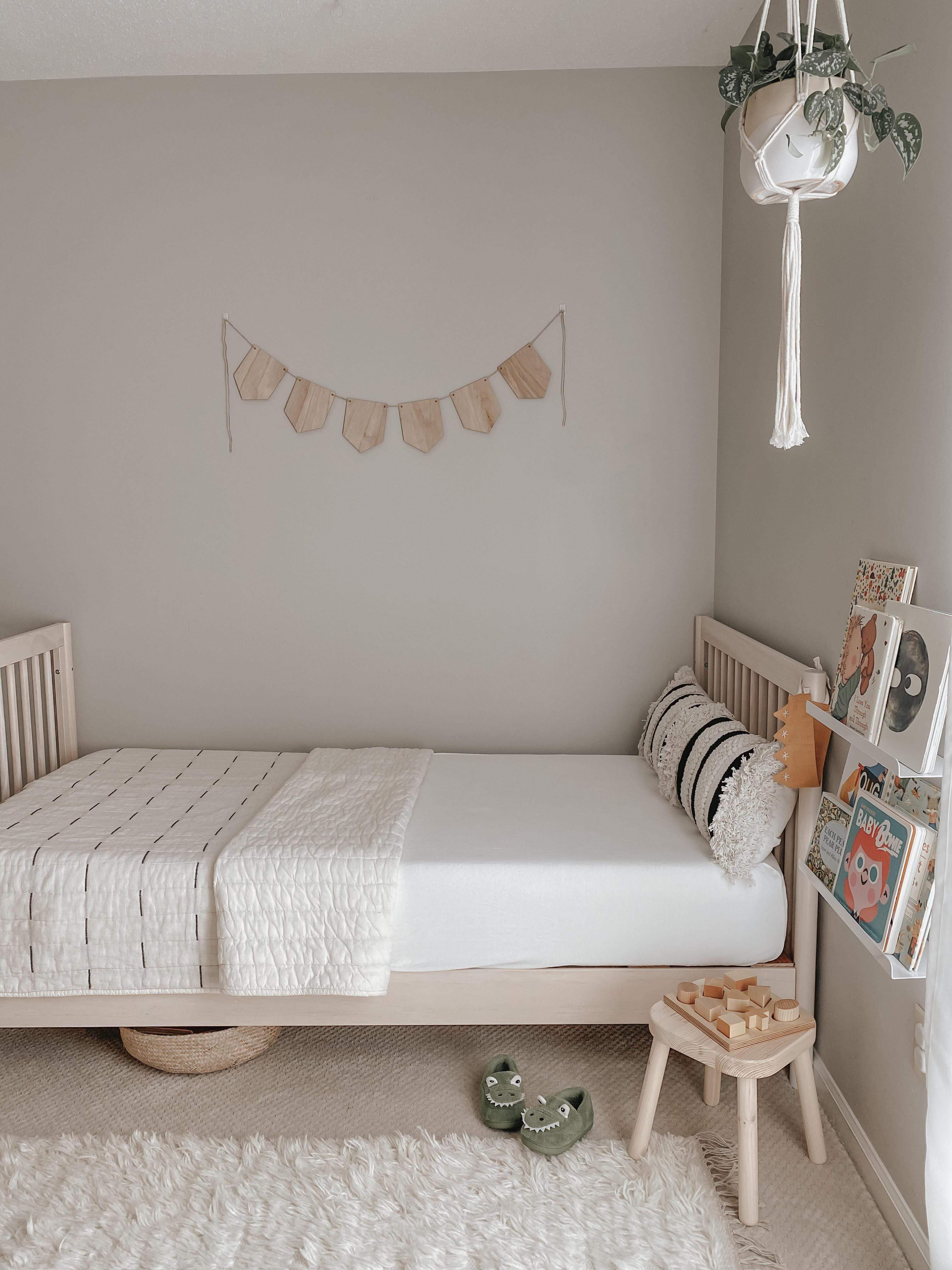 Kids room with Kyte Baby bamboo fitted Twin Sheet in Cloud