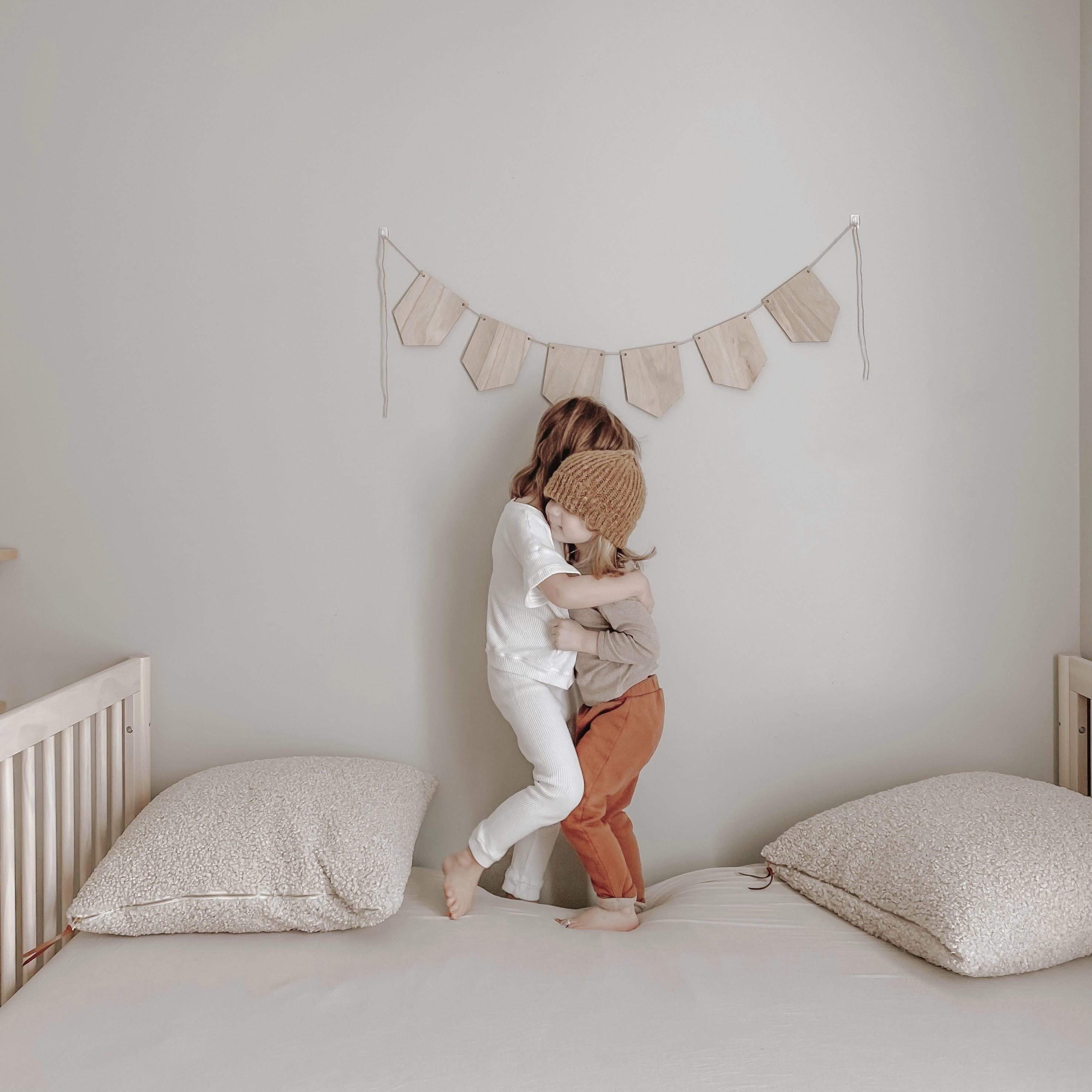 Bed with Kyte Baby Twin fitted sheet in Oat