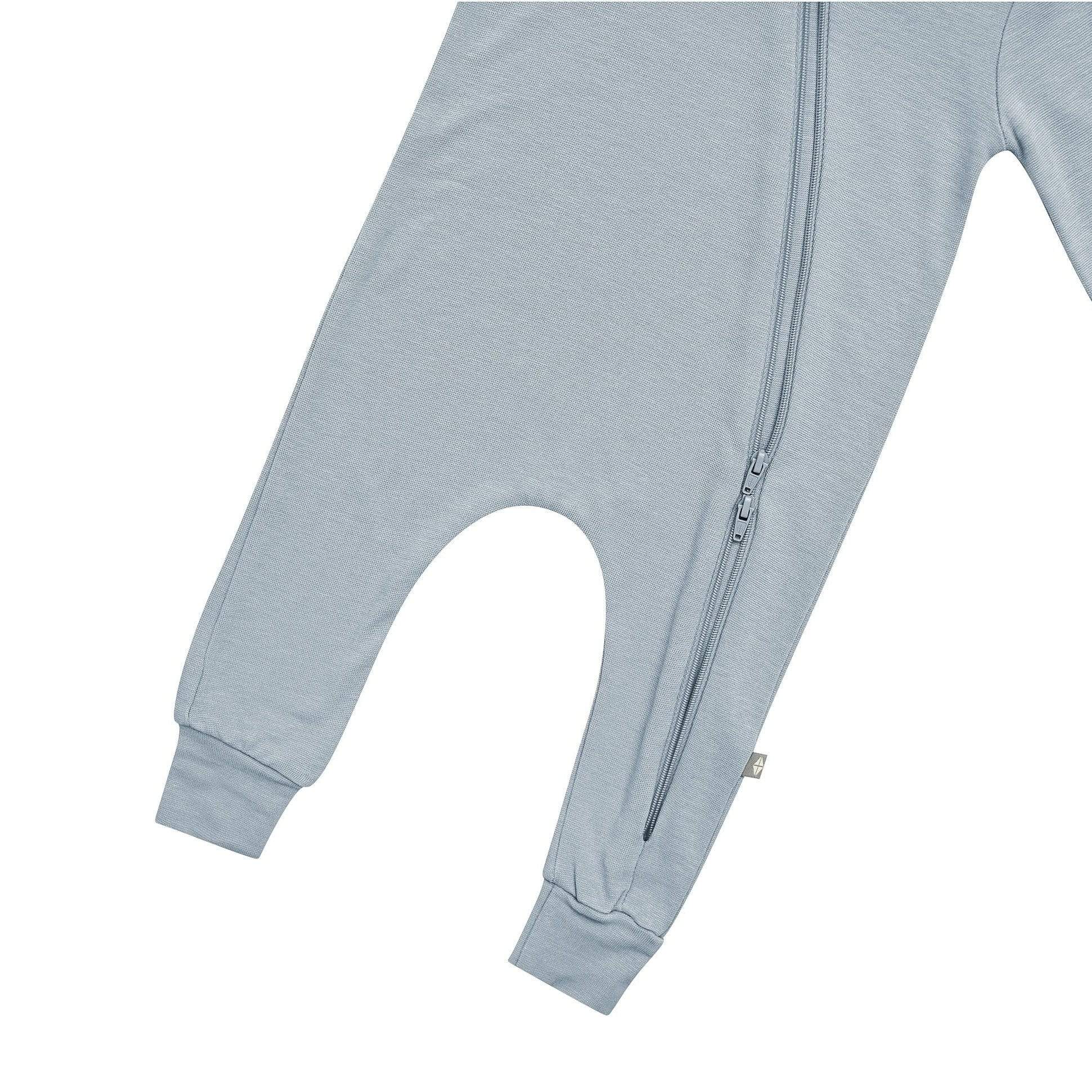 Double zipper on Kyte Baby Bamboo Jersey Hooded Zippered Romper in Fog